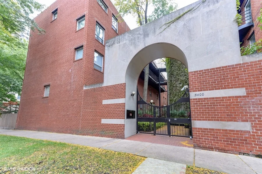 01_5400SouthHydeParkBlvd_C11_57_FrontView_LowRes.jpg