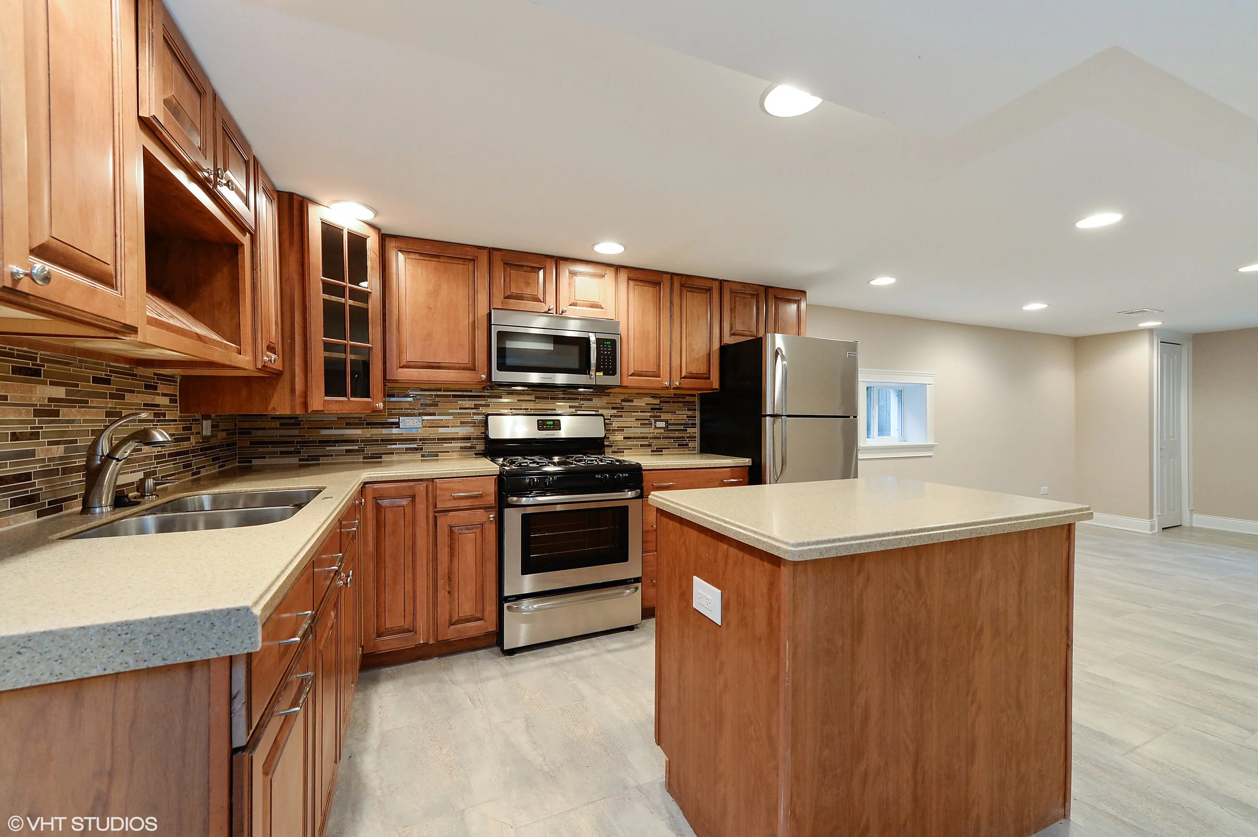 20_8814LunaAve_177002_2NDKITCHEN_HiRes.jpg