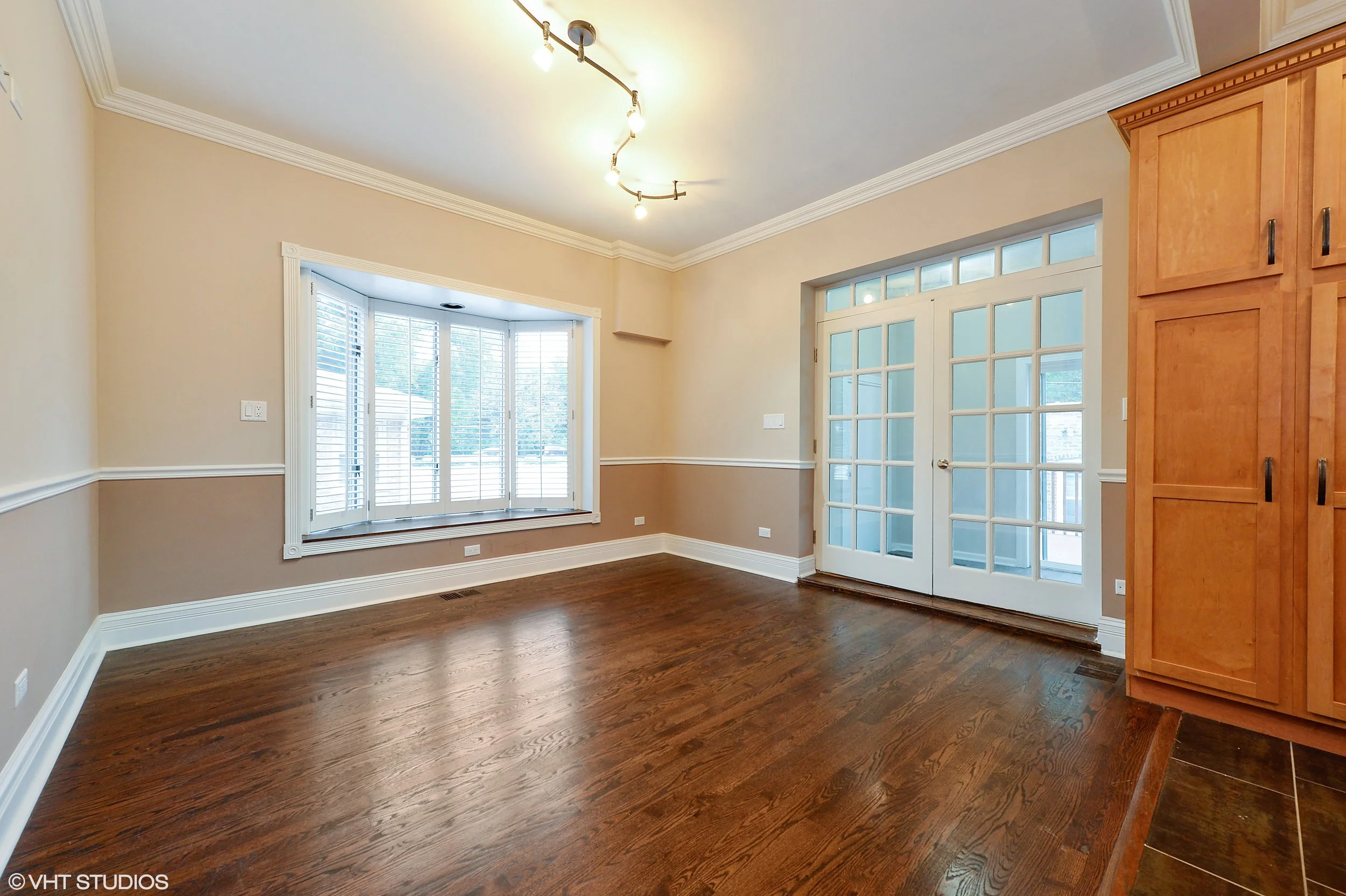 08_8814LunaAve_191_KitchenBreakfastRoom_HiRes.jpg