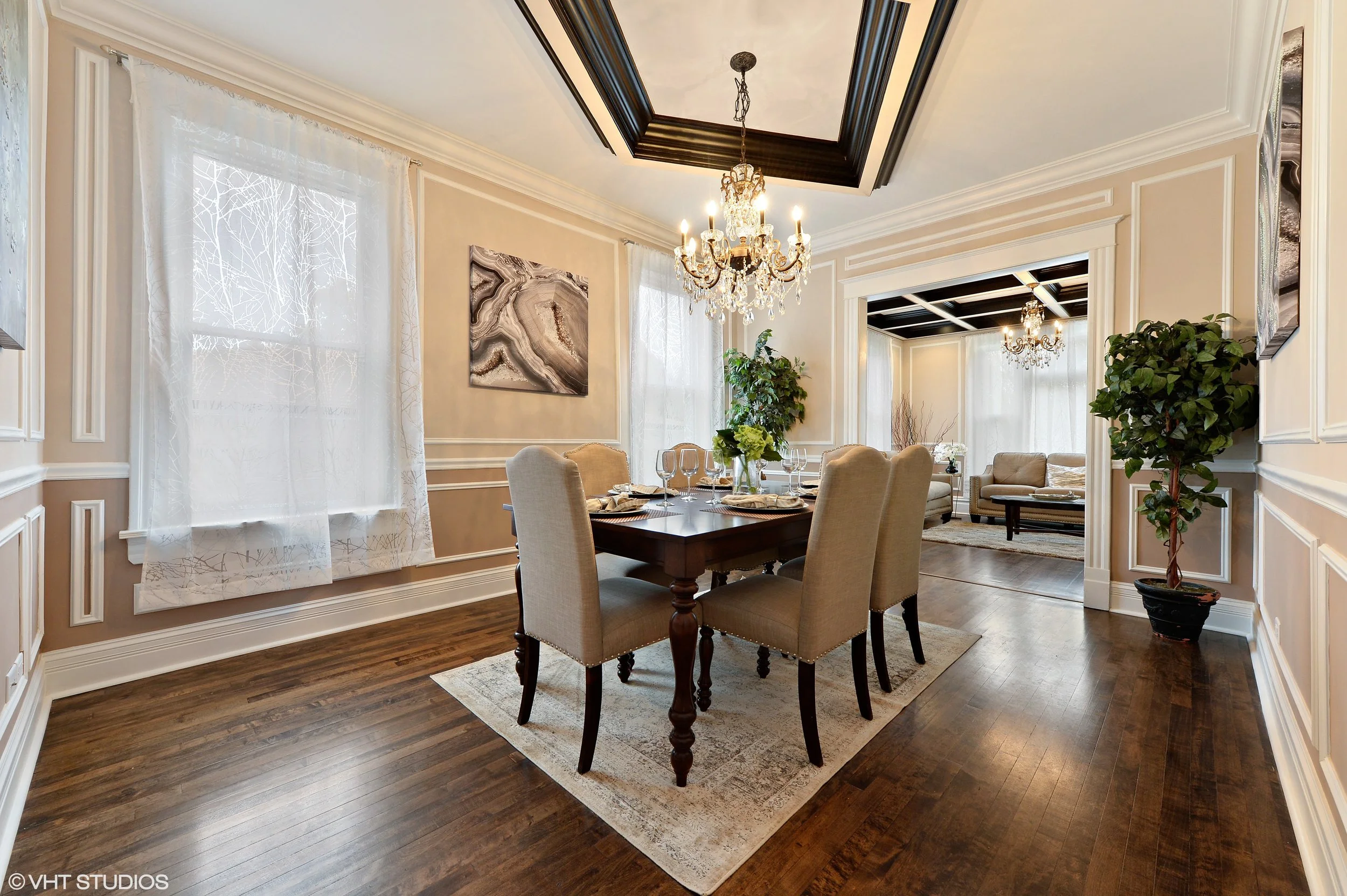 09_8814LunaAve_2_DiningRoom_HiRes.jpg