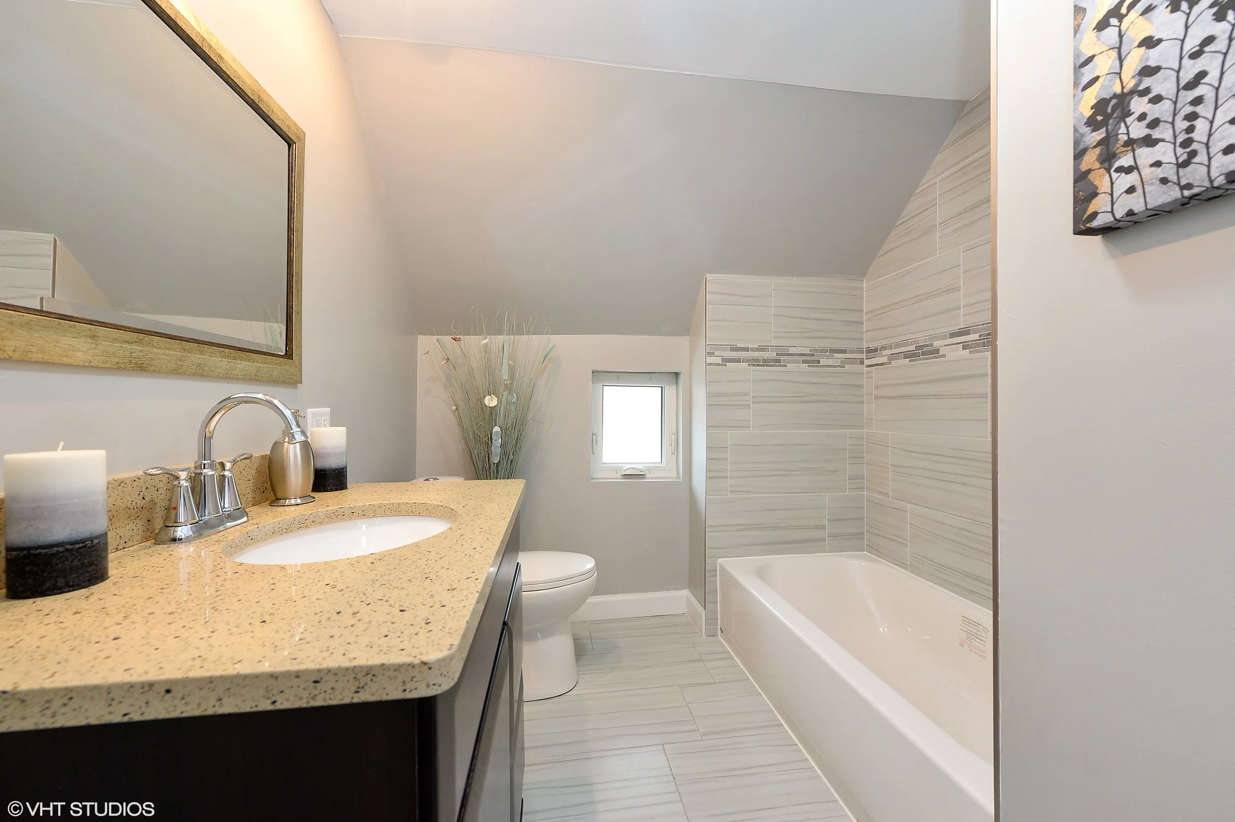 16_8814LunaAve_9_2ndBathroom_HiRes.jpg