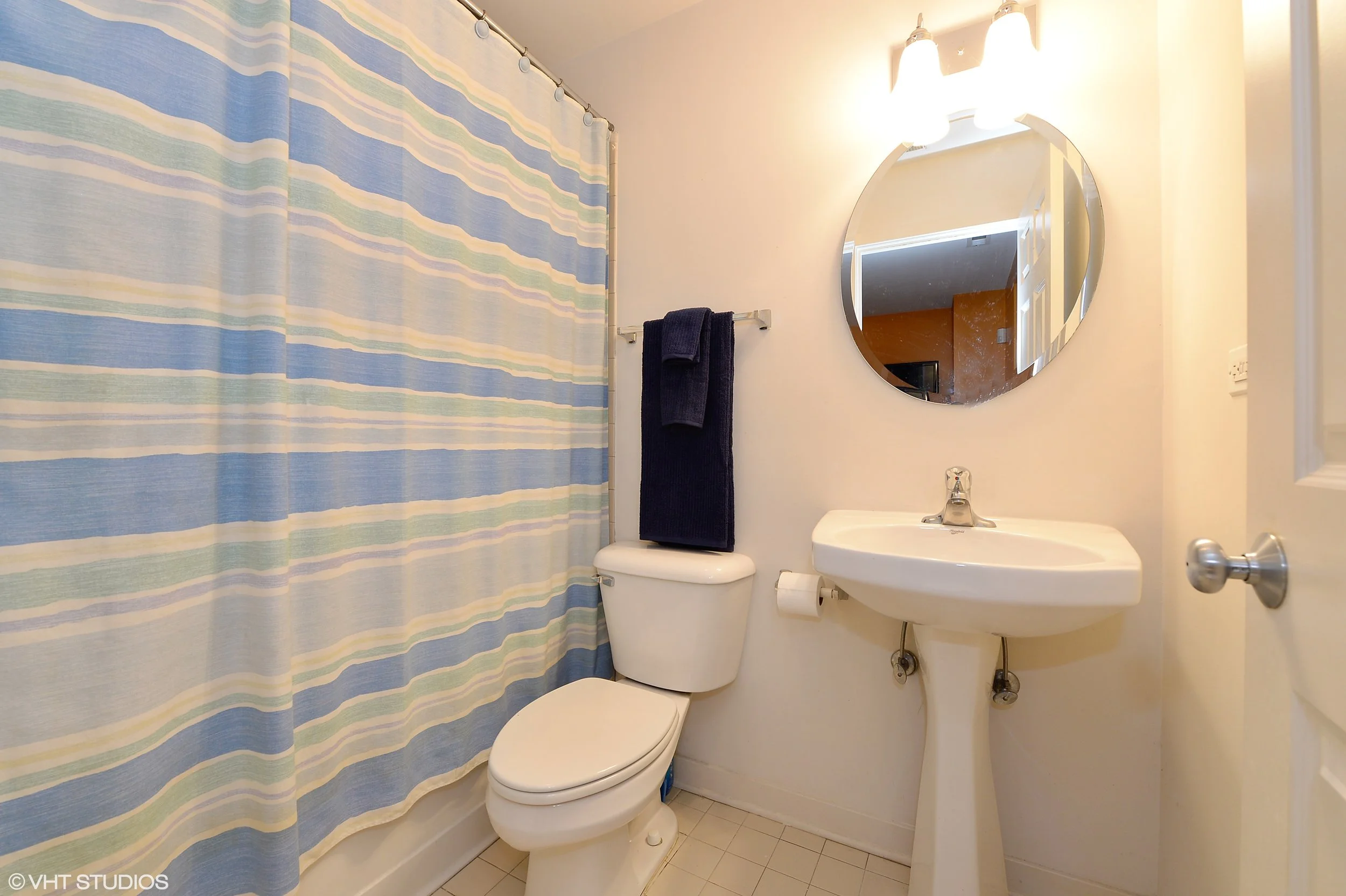 11_4634SouthGreenwoodAve_1_10_3rdBathroom_HiRes.jpg