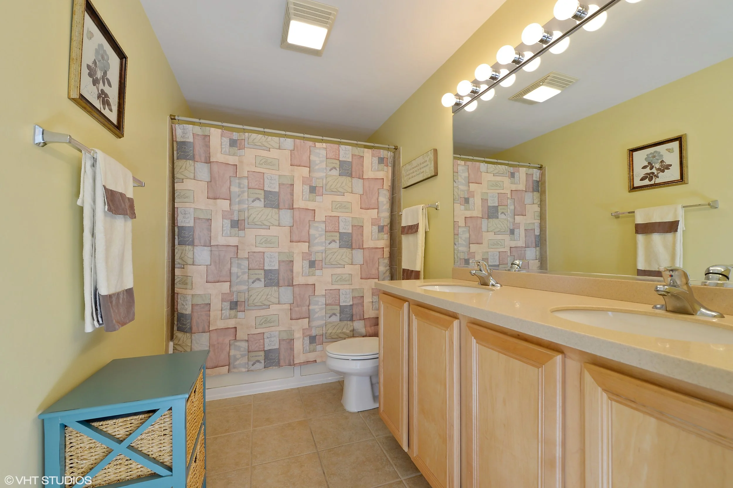 07_4634SouthGreenwoodAve_1_13_MasterBathroom_HiRes.jpg