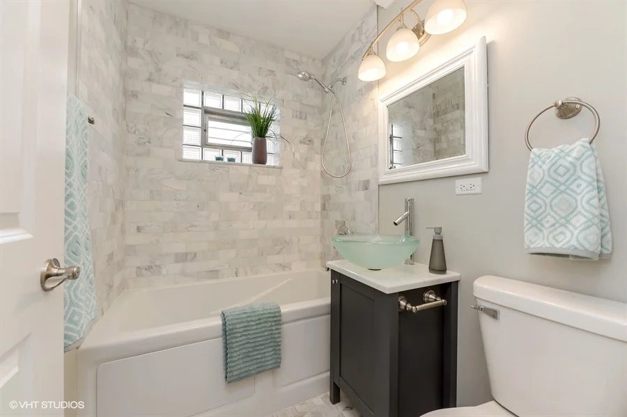 14_7142NorthKeelerAve_9_2ndBathroom_LowRes.jpg