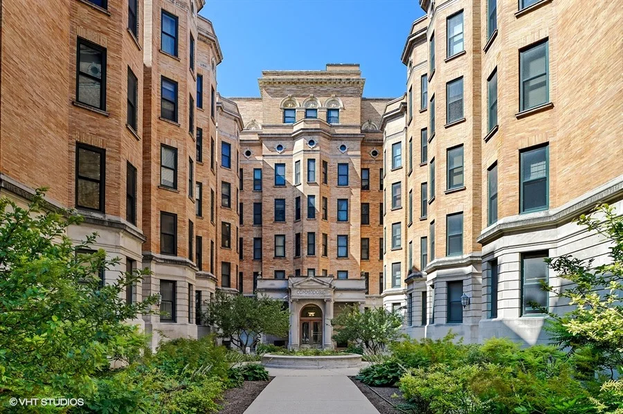 01_550WestSurfSt_509_57_FrontView_LowRes.jpg