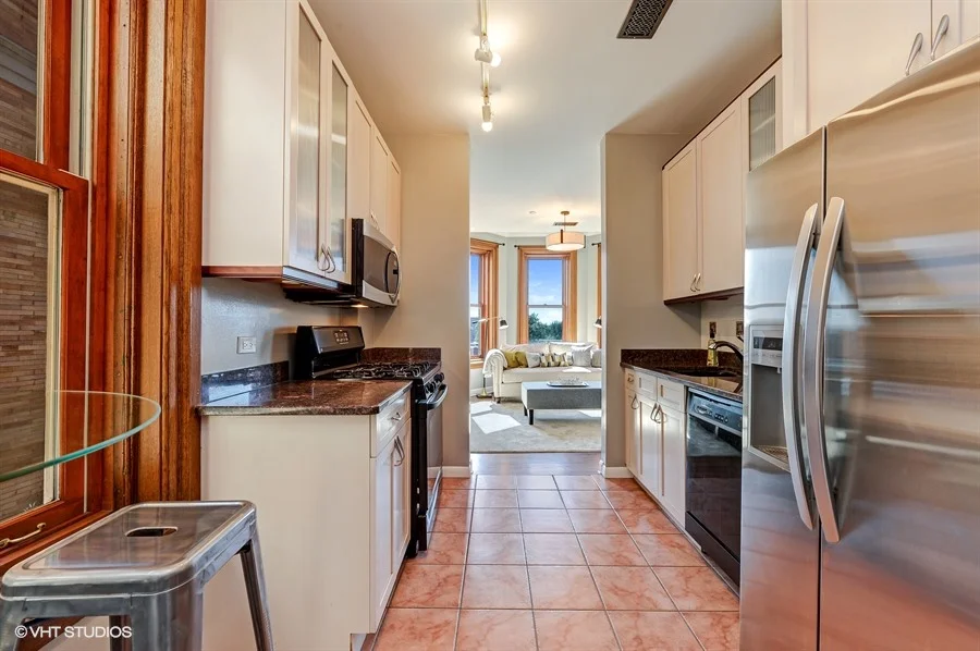 05_550WestSurfSt_509_5_Kitchen_LowRes.jpg