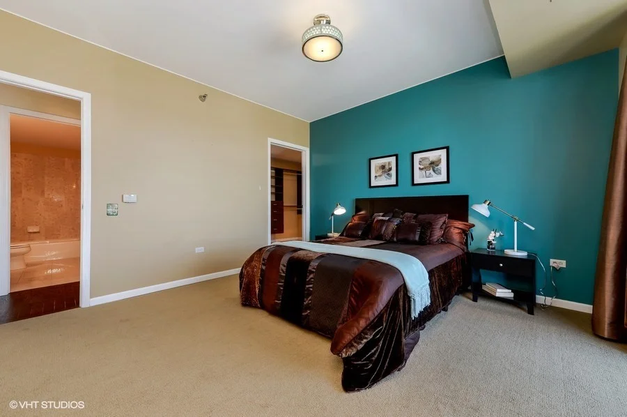 09_1515SouthPrairieAve_1314_178_MasterBedroom_LowRes.jpg