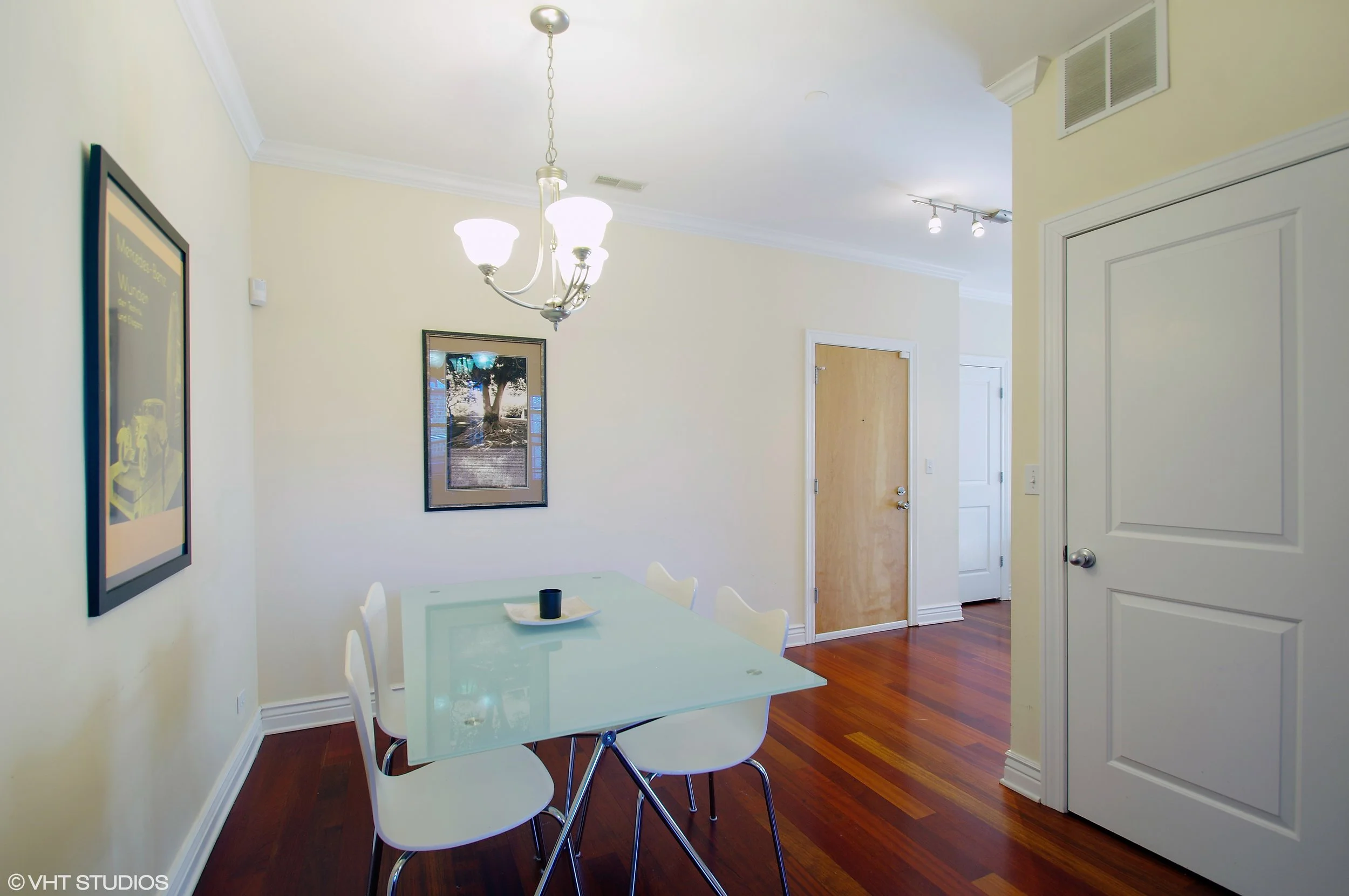 02_1610WestByronSt_3_149_FoyerDiningRoom_HiRes.jpg