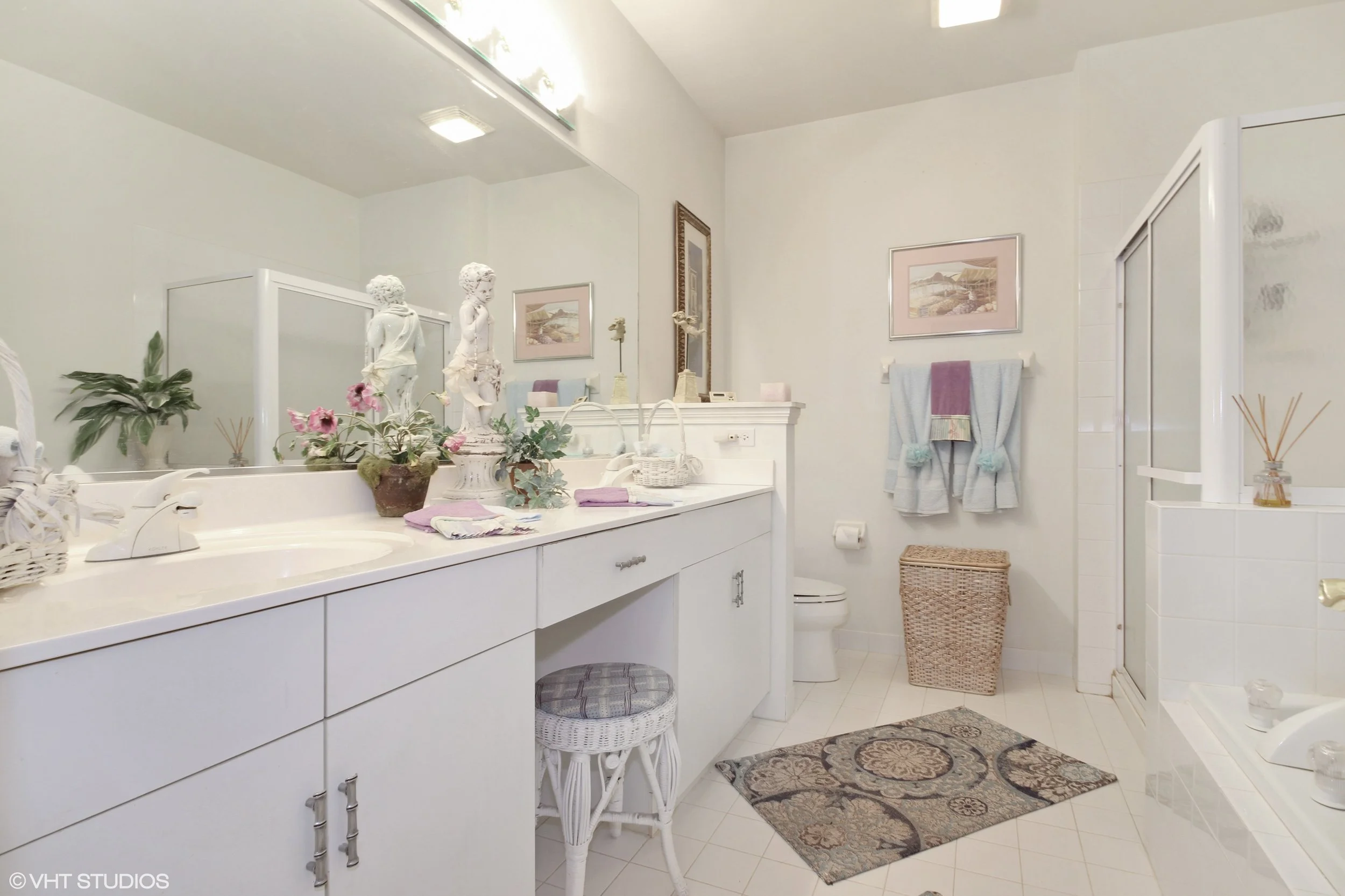 09_1816WestleighDr_13_MasterBathroom_HiRes.jpg