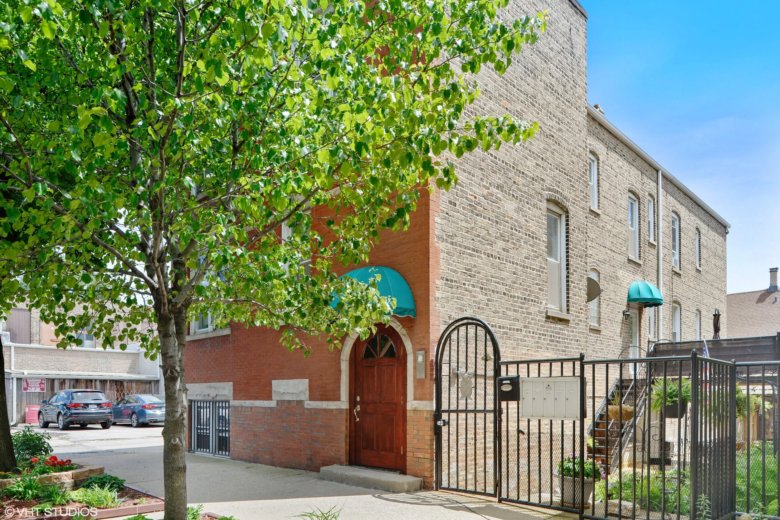 01_2215WestWellingtonAve_57_FrontView_HiRes.jpg