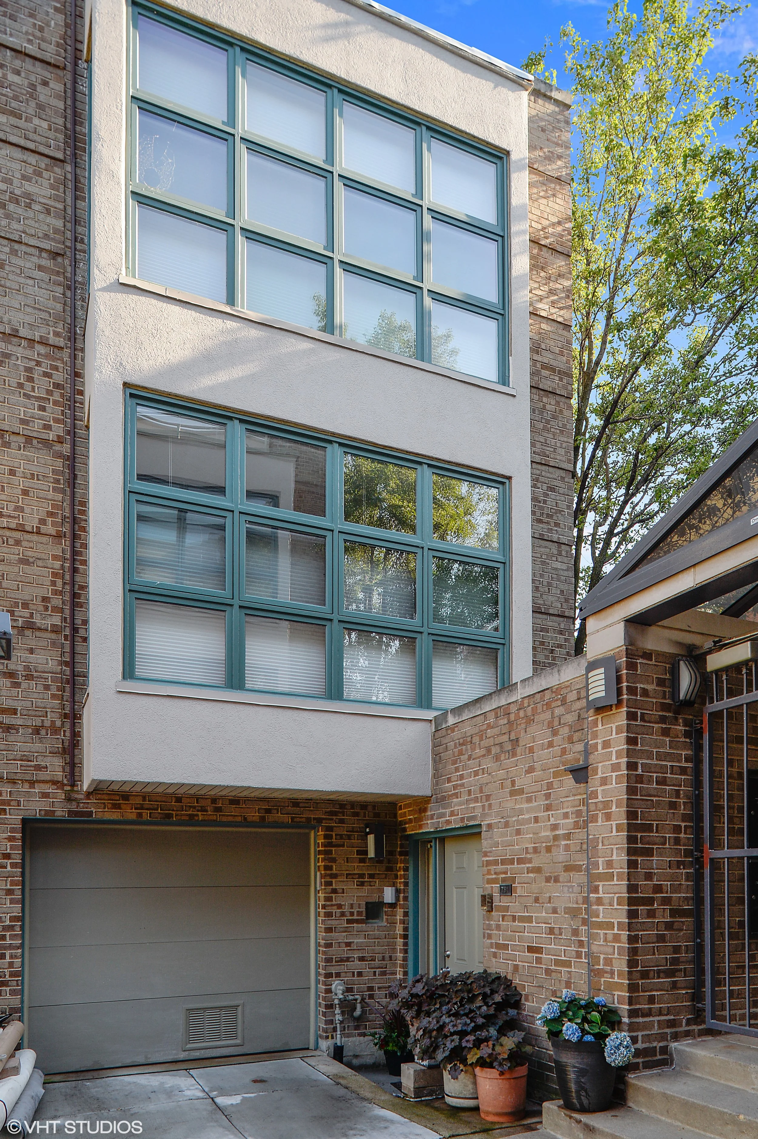 01_781WestMelroseSt_57_FrontView_HiRes.jpg