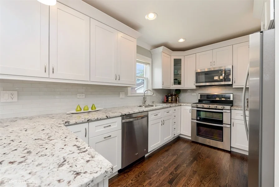 03_7142NorthKeelerAve_5_Kitchen_LowRes.jpg