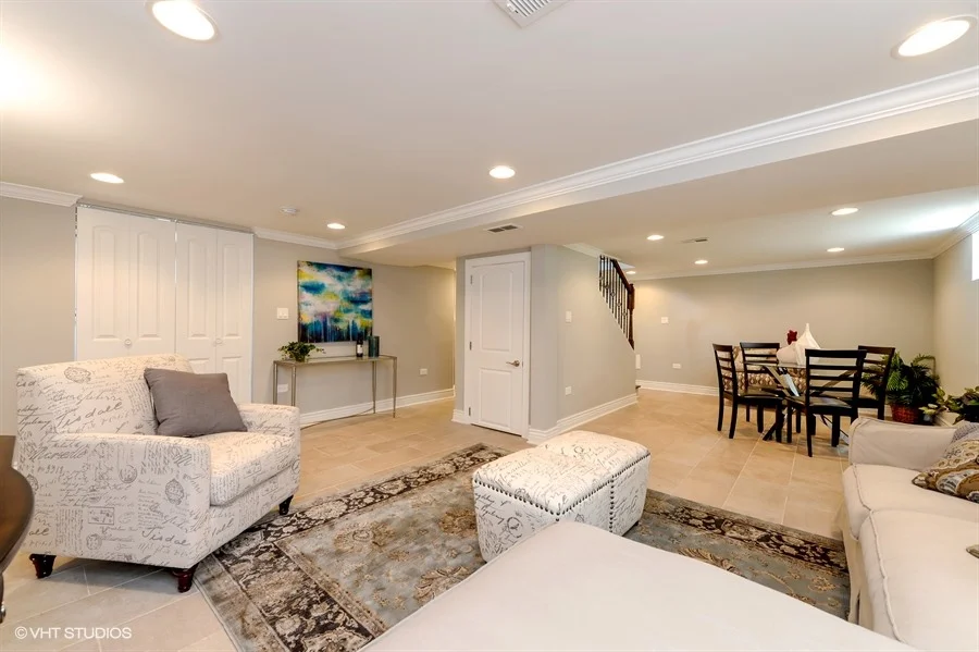 05_7142NorthKeelerAve_3_FamilyRoom_LowRes.jpg