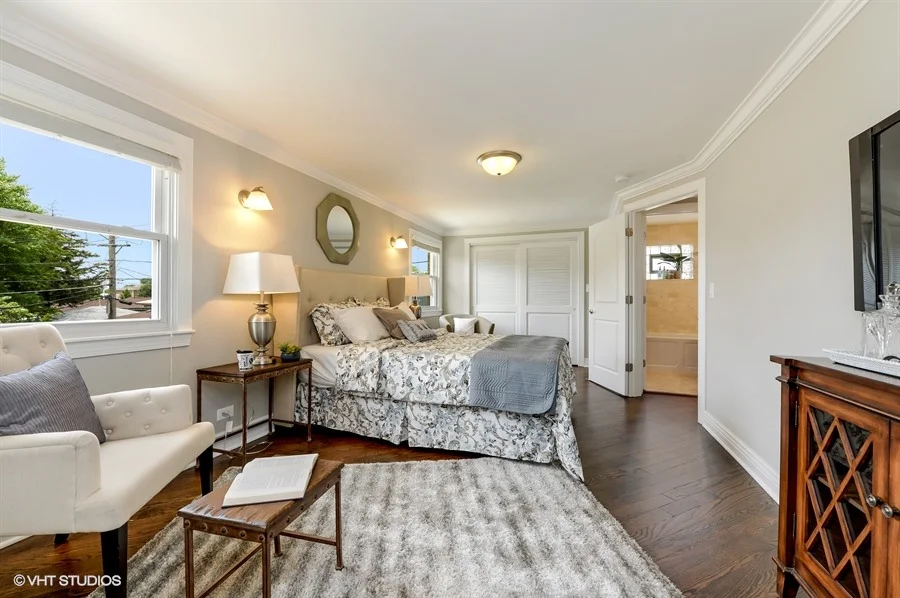 08_7142NorthKeelerAve_14_MasterBedroom_LowRes.jpg