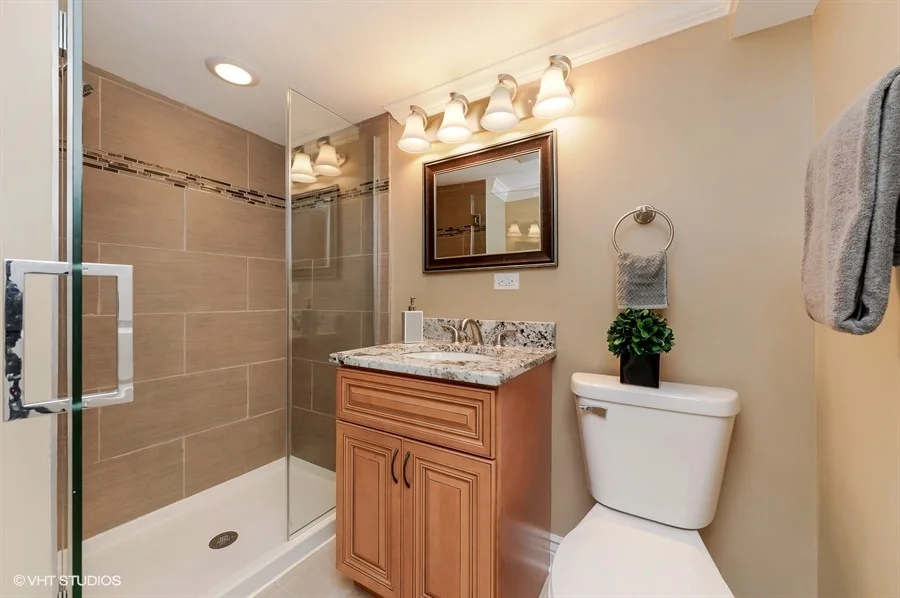 15_7142NorthKeelerAve_10_3rdBathroom_LowRes.jpg