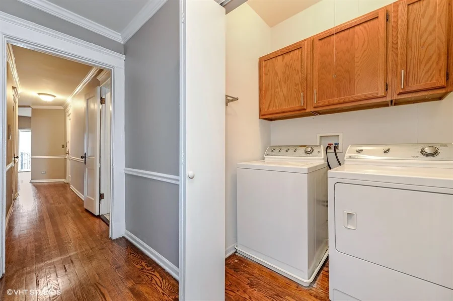 12_832WestBellePlaineAve_2E_44_LaundryRoom_LowRes.jpg