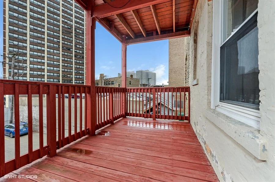 14_832WestBellePlaineAve_2E_66001_Deck_LowRes.jpg