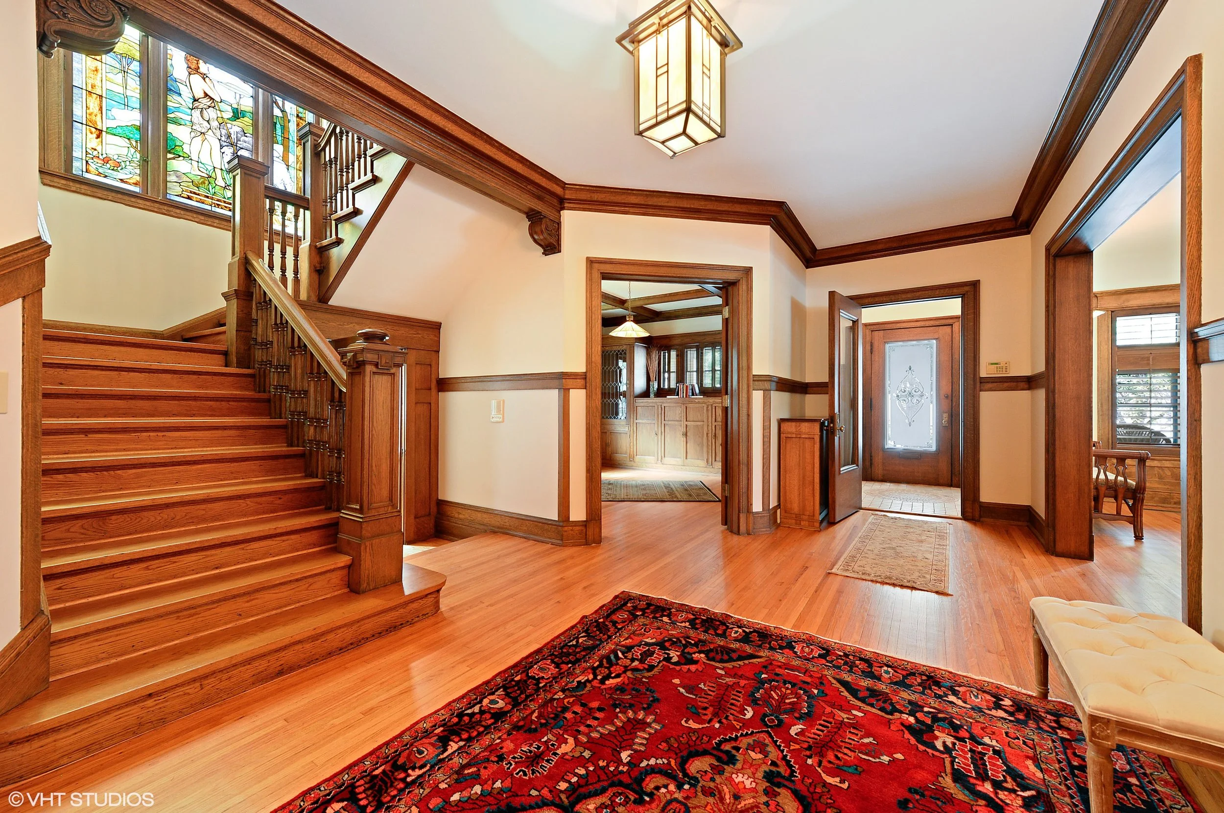 03_805WestJuniorTer_32_Foyer_HiRes.jpg