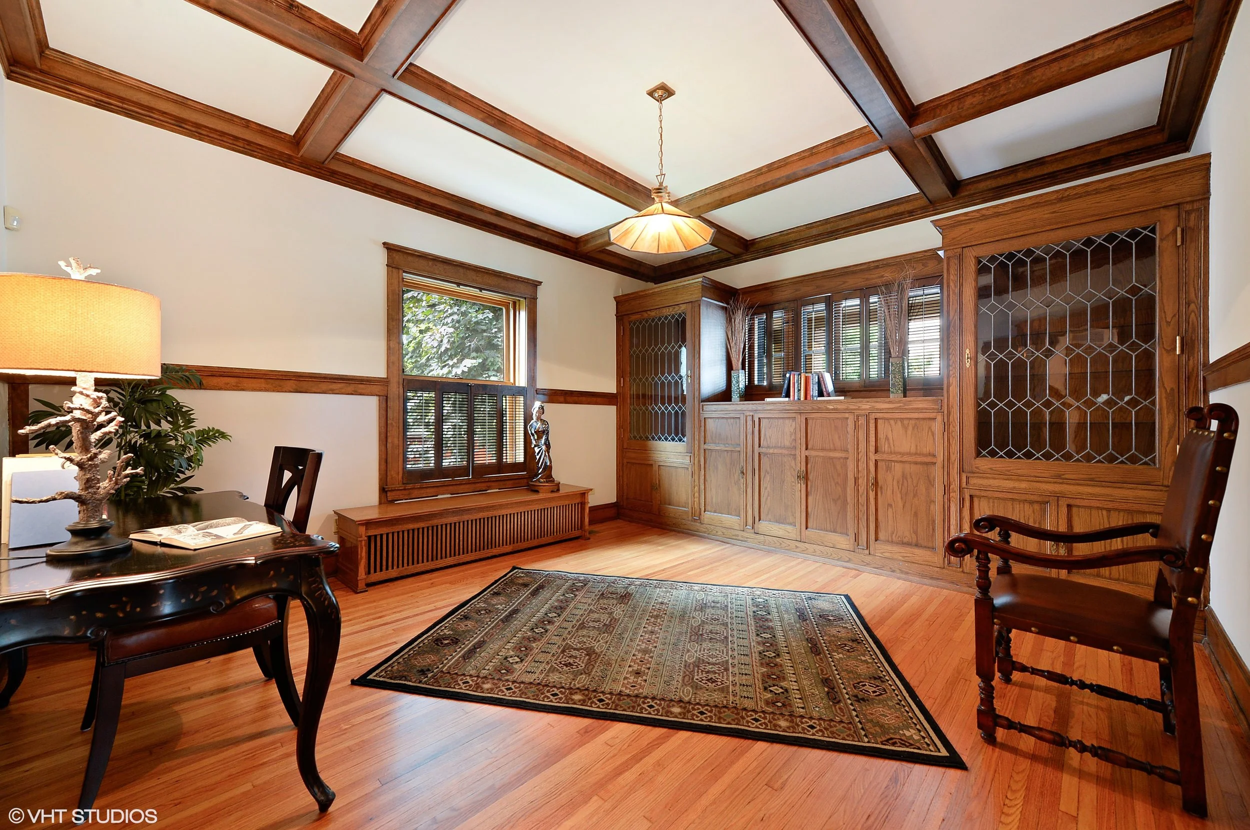 12_805WestJuniorTer_56_Library_HiRes.jpg