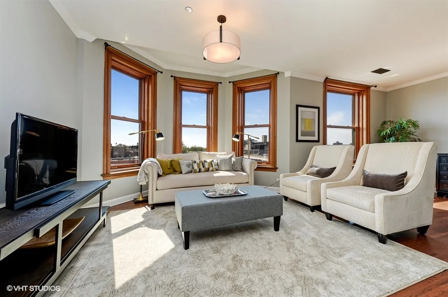 02_550WestSurfSt_509_1_LivingRoom_LowRes.jpg