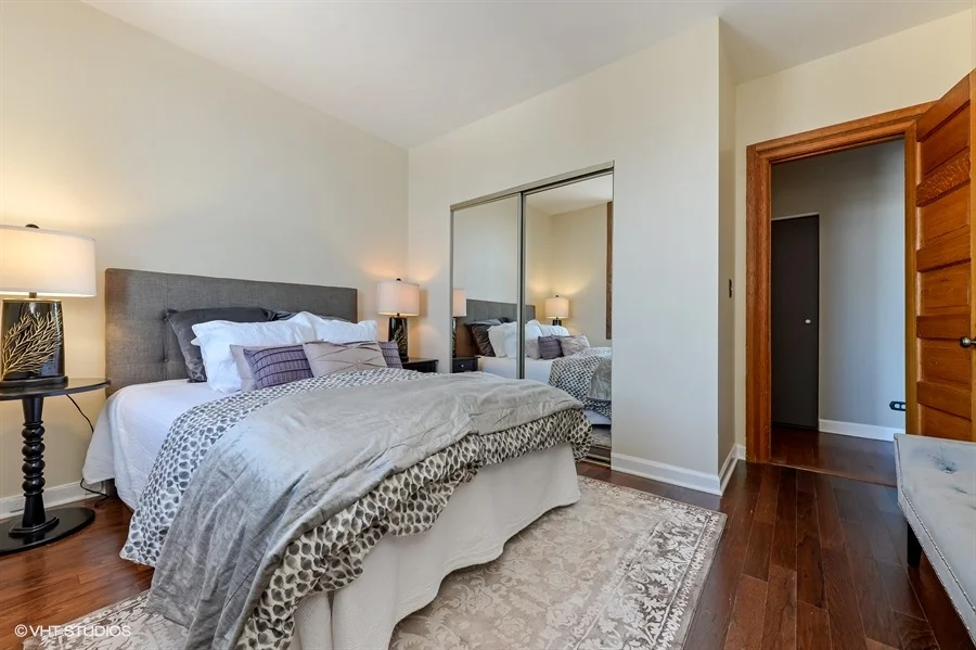 08_550WestSurfSt_509_178_MasterBedroom_LowRes.jpg