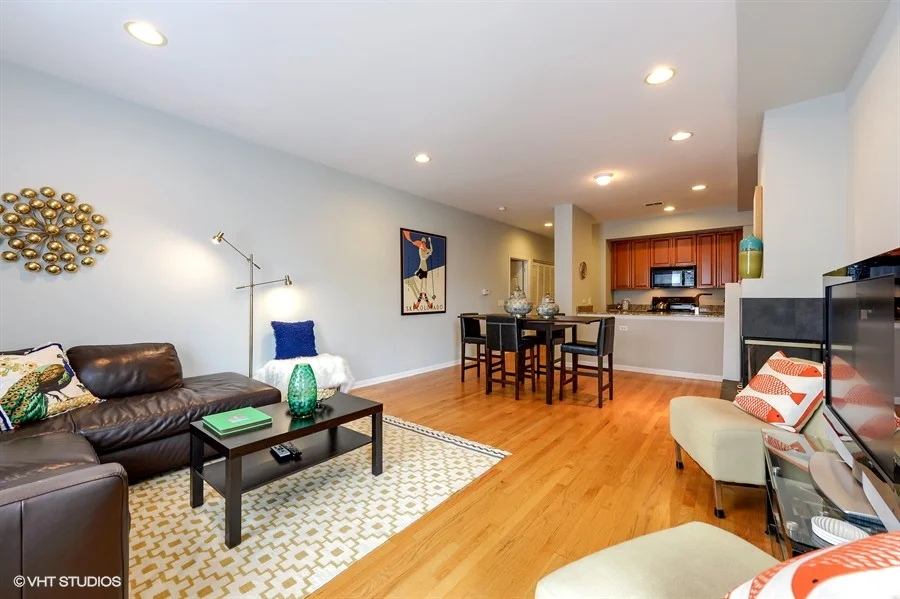 03_2040WestBelmontAve_304_165_LivingRoom_LowRes.jpg