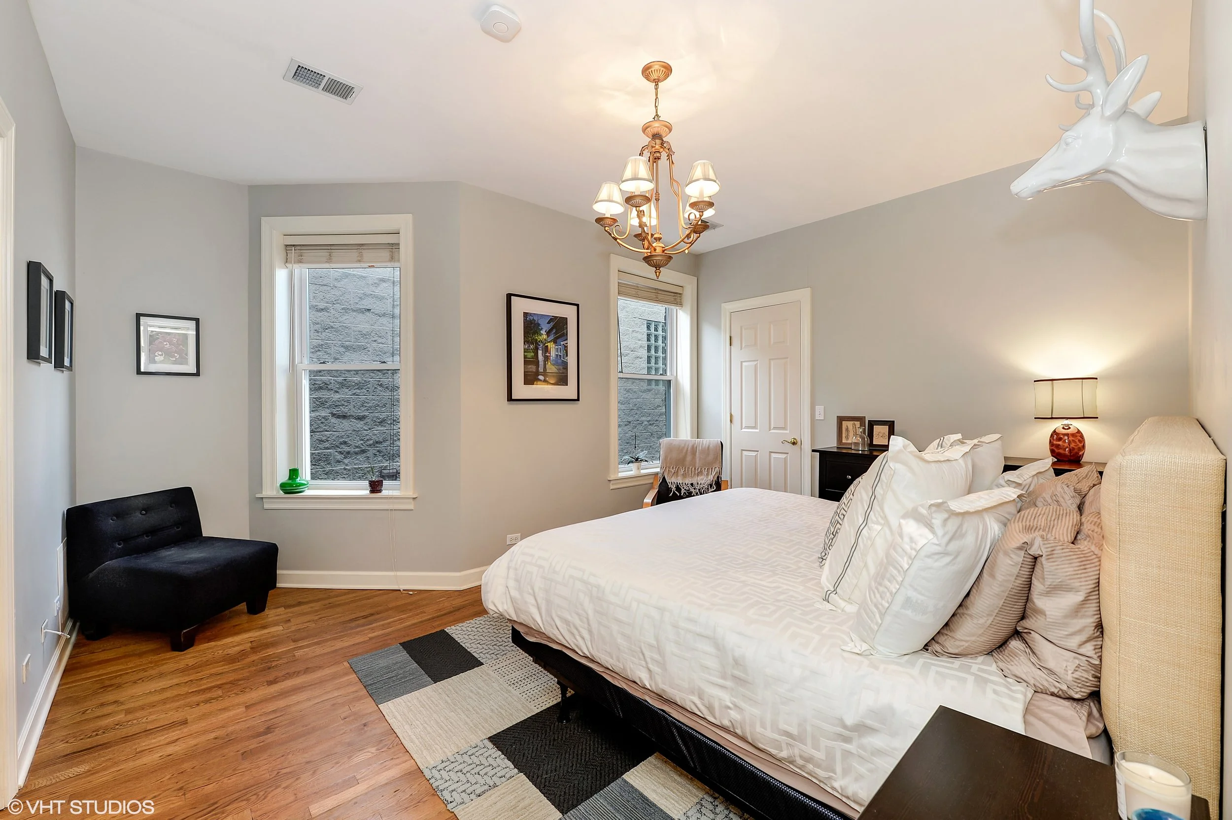 08_4709NorthKenmoreAve_3N_14_MasterBedroom_HiRes.jpg