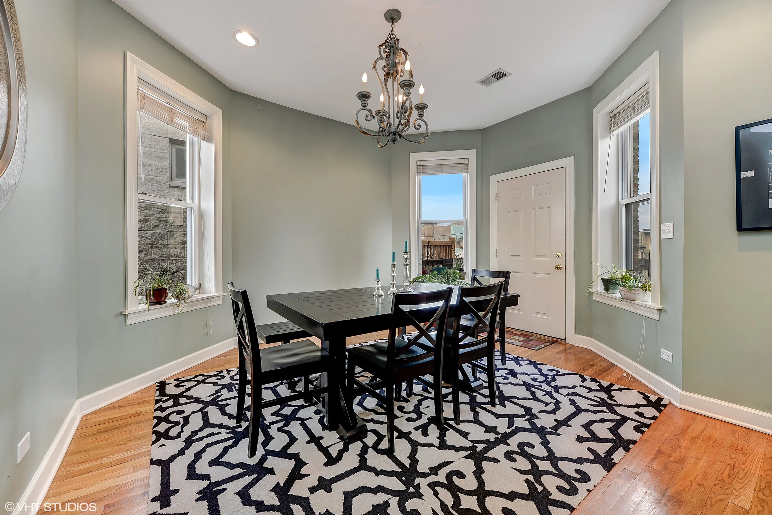07_4709NorthKenmoreAve_3N_2_DiningRoom_HiRes.jpg