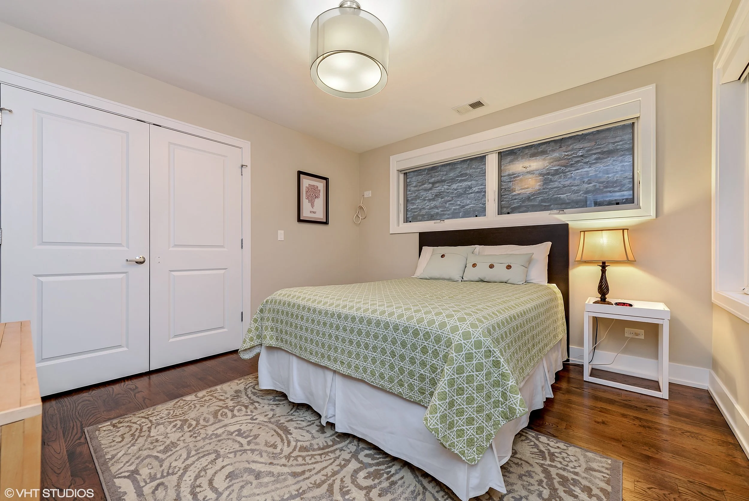 11_2203WestRoscoeSt_2_153_2ndBedroom_HiRes.jpg