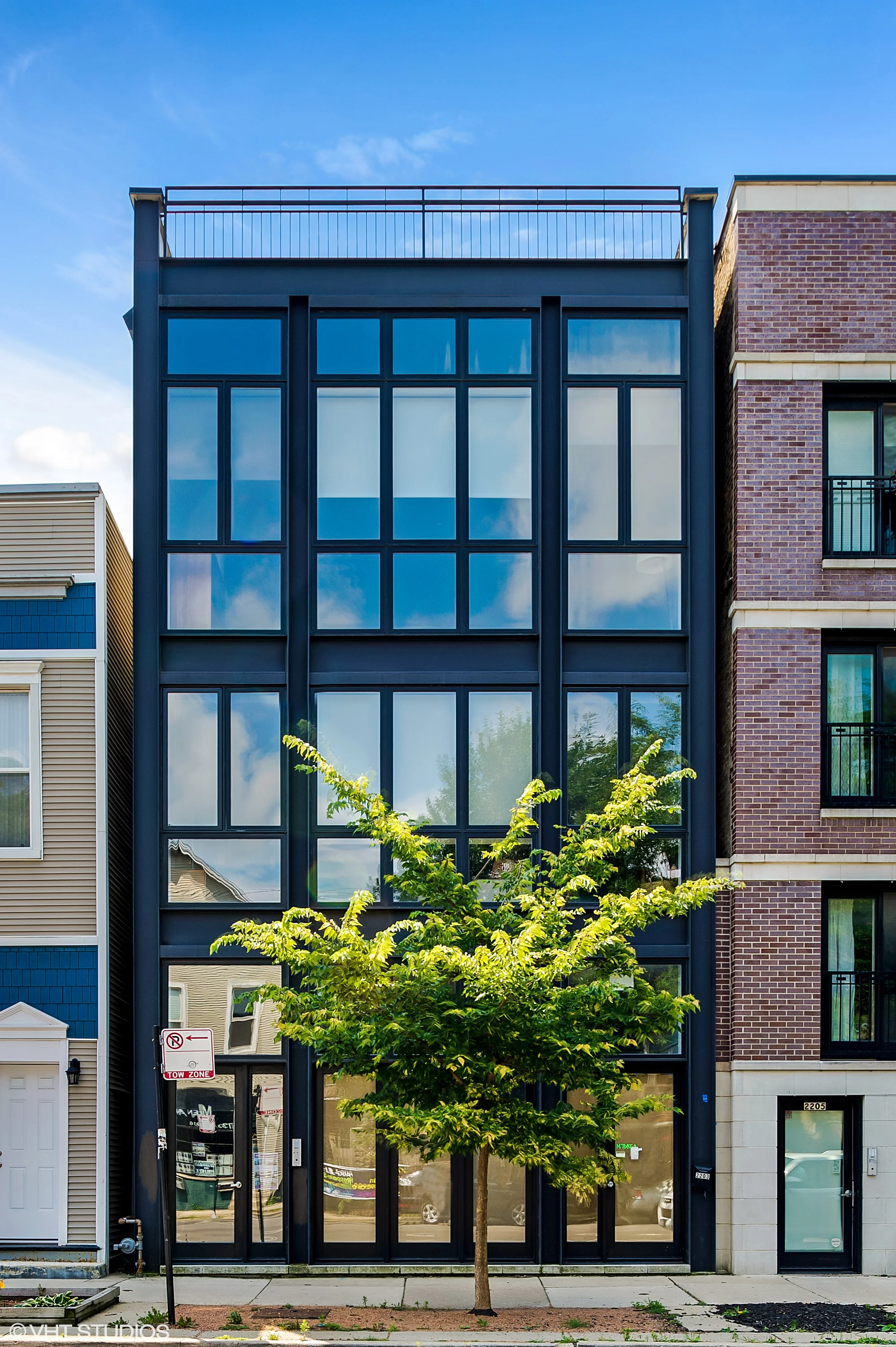 01_2203WestRoscoeSt_2_57_FrontView_HiRes.jpg