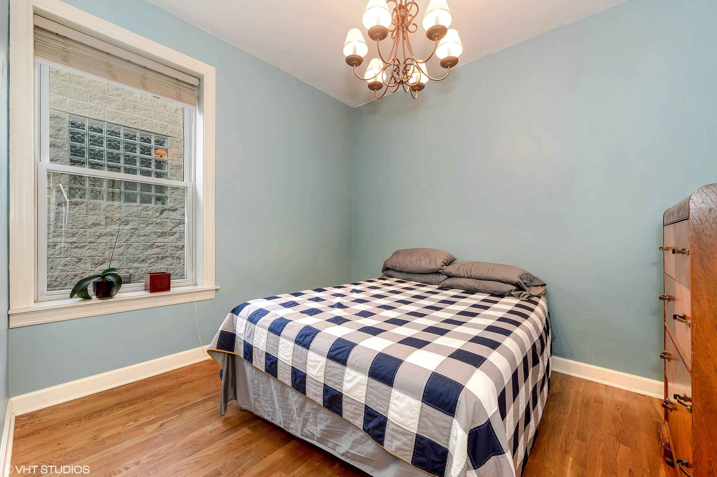 11_4709NorthKenmoreAve_3N_153_2ndBedroom_HiRes.jpg