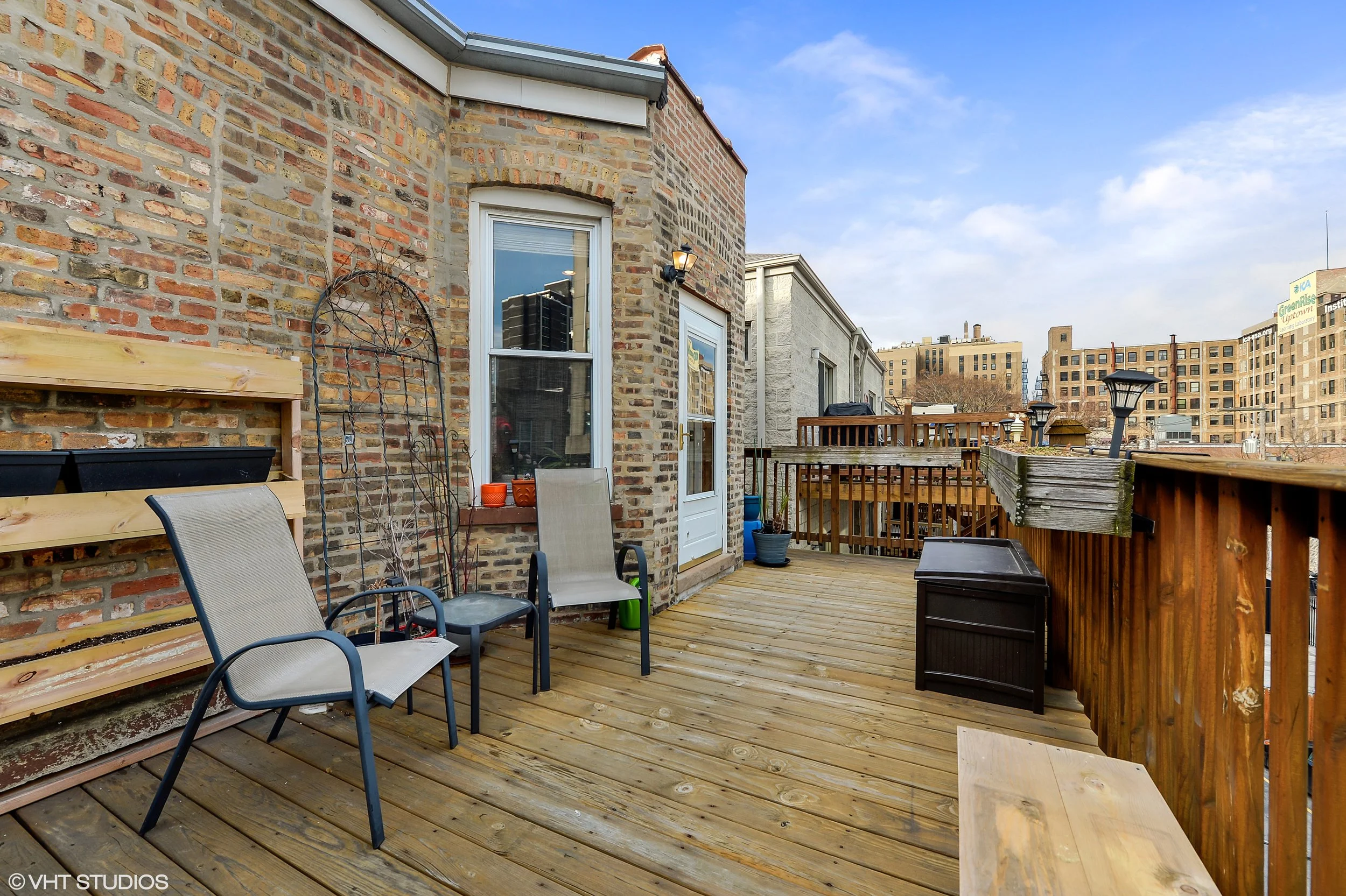 15_4709NorthKenmoreAve_3N_66_Deck_HiRes.jpg