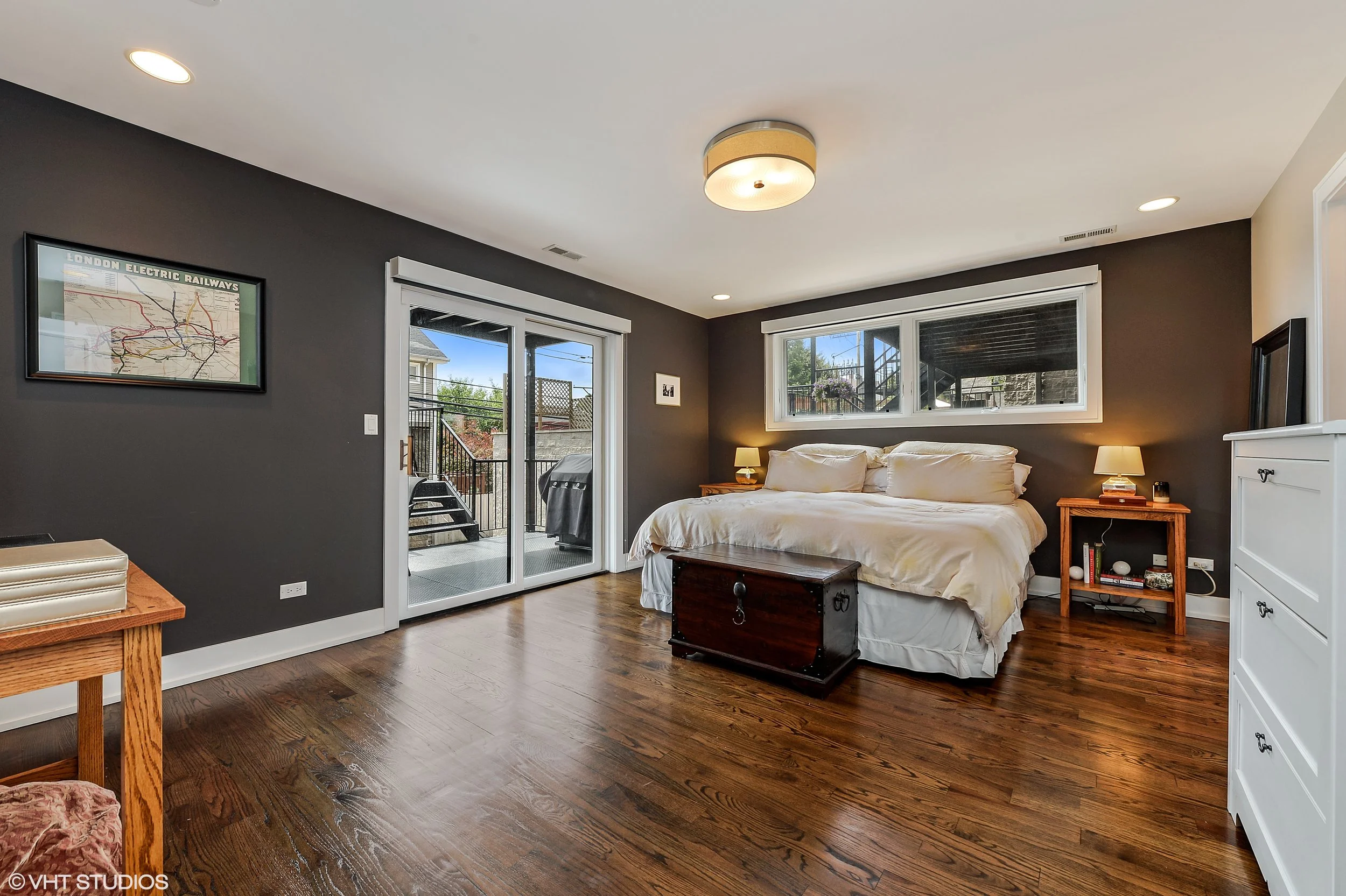 06_2203WestRoscoeSt_2_14_MasterBedroom_HiRes.jpg