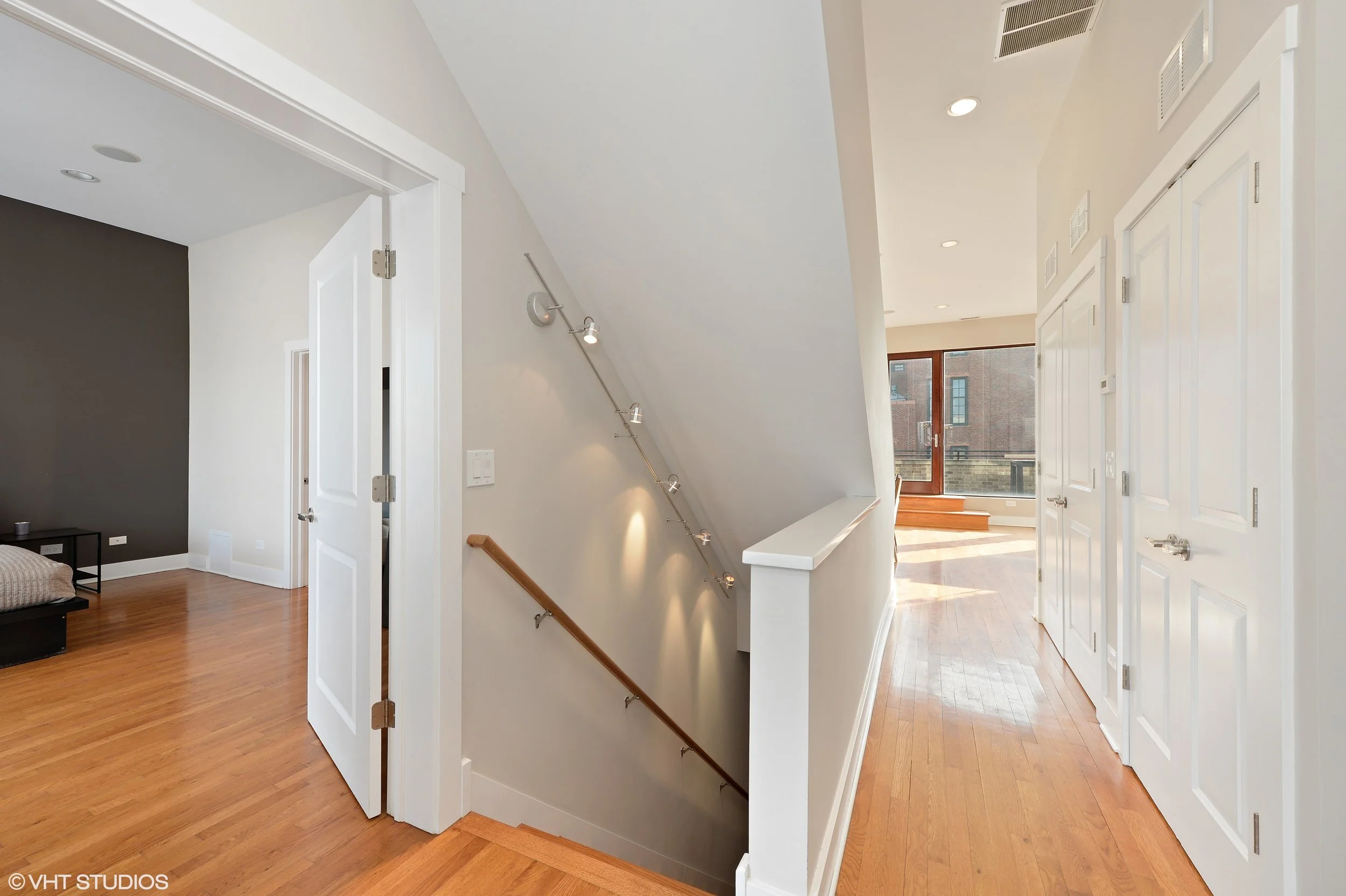 10_1620WestAugustaBlvd_PENT_6_Hallway_HiRes.jpg