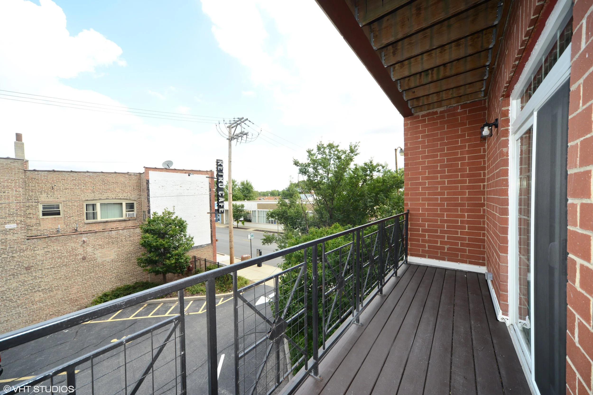 11_3234NorthCentralAve_206_117_Terrace_HiRes.jpg