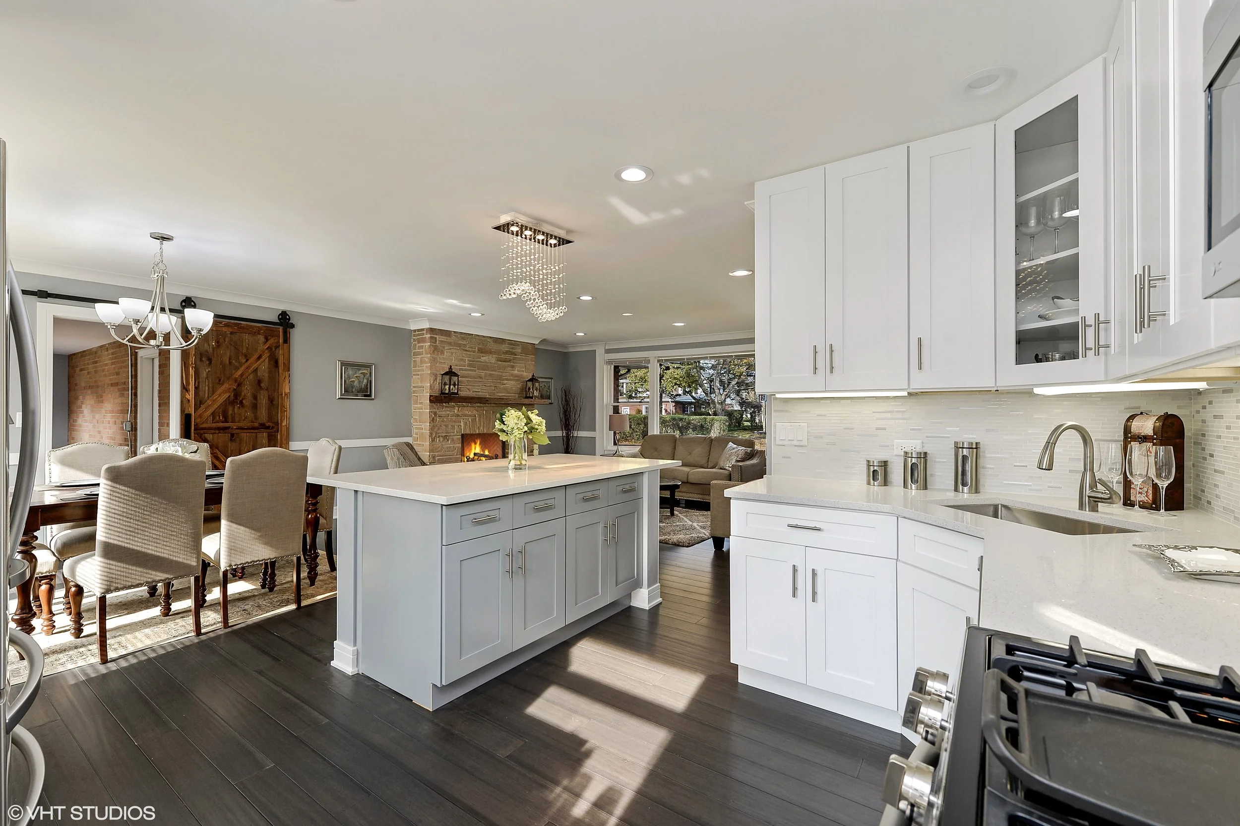 06_8156KennethAve_177_Kitchen_HiRes.jpg