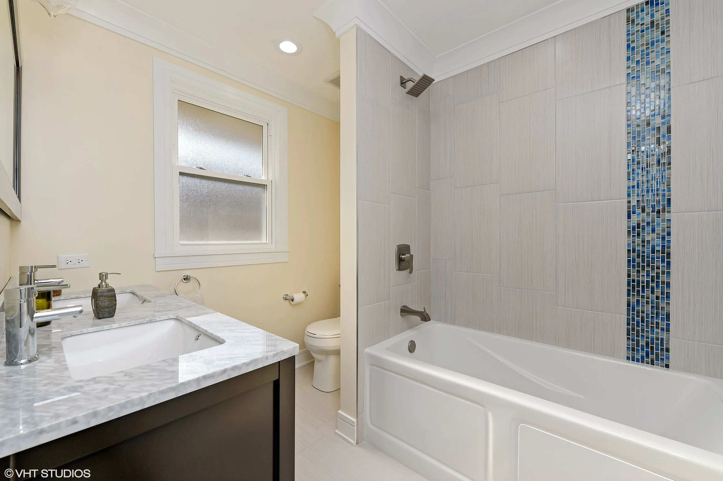 09_8156KennethAve_13_MasterBathroom_HiRes.jpg