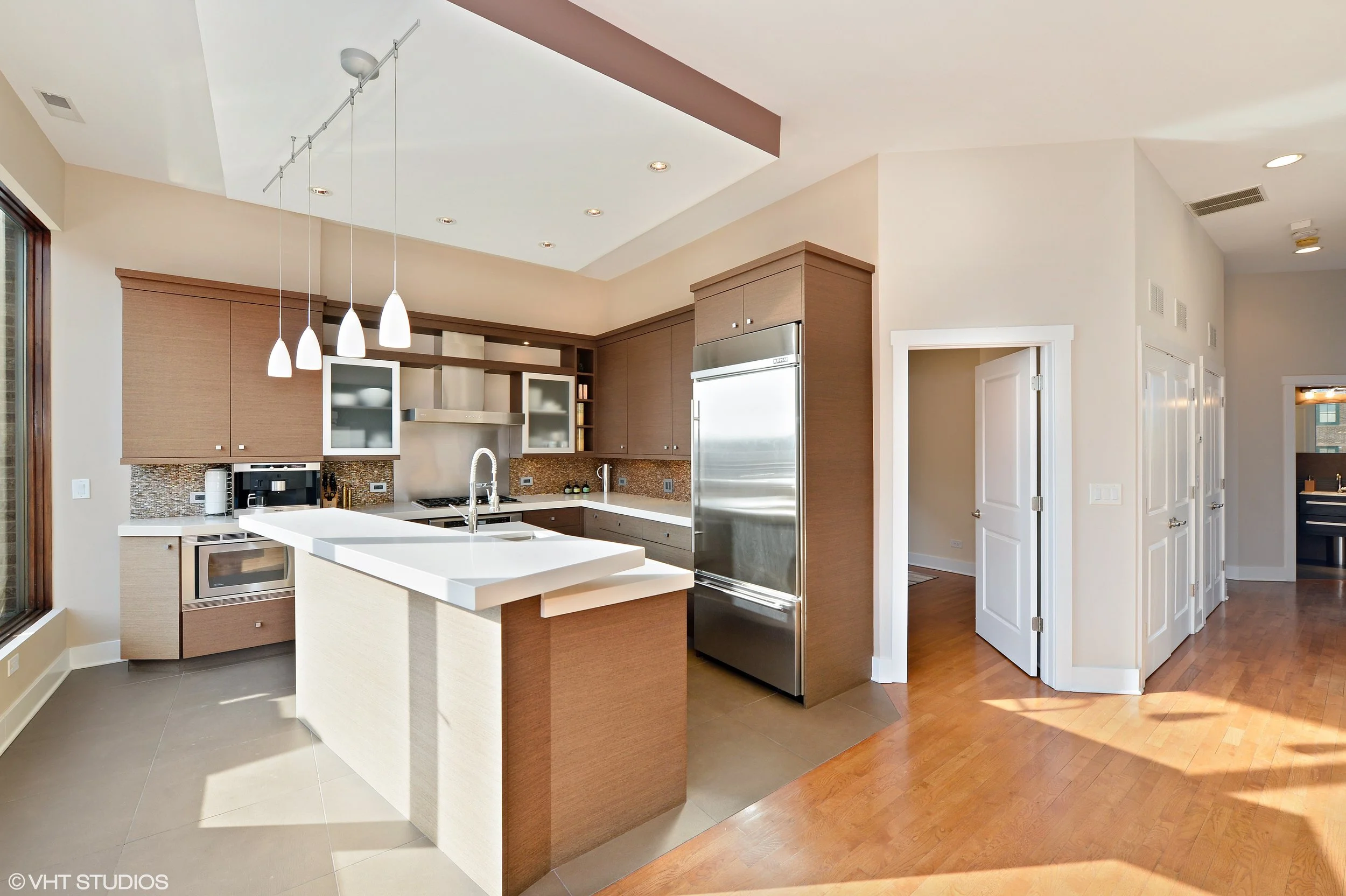 05_1620WestAugustaBlvd_PENT_5_Kitchen_HiRes.jpg