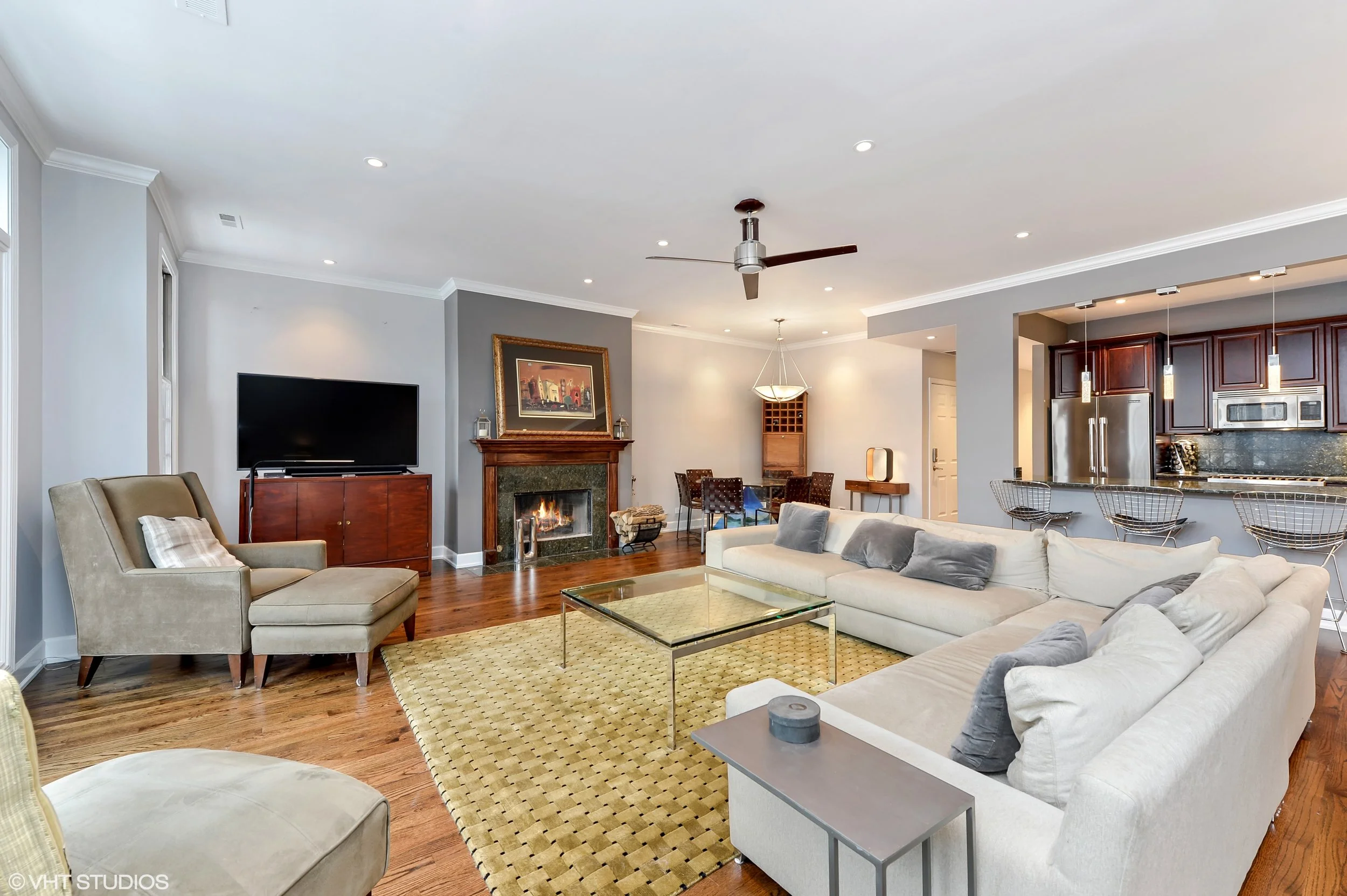 03_3530NorthHalstedSt_1_165_LivingRoom_HiRes.jpg