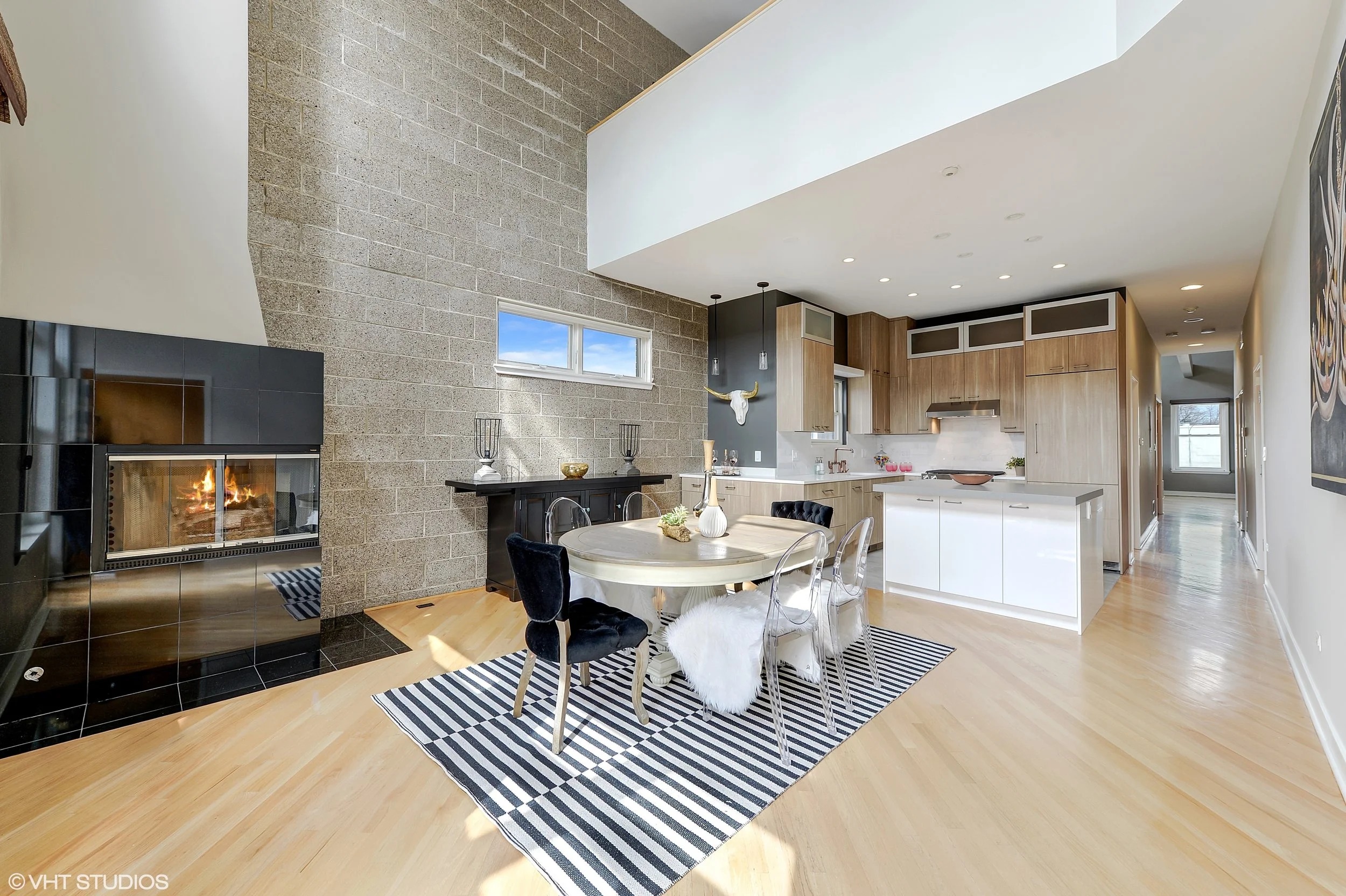 04_1745NorthClybournAve_3N_92_KitchenDiningRoom_HiRes.jpg