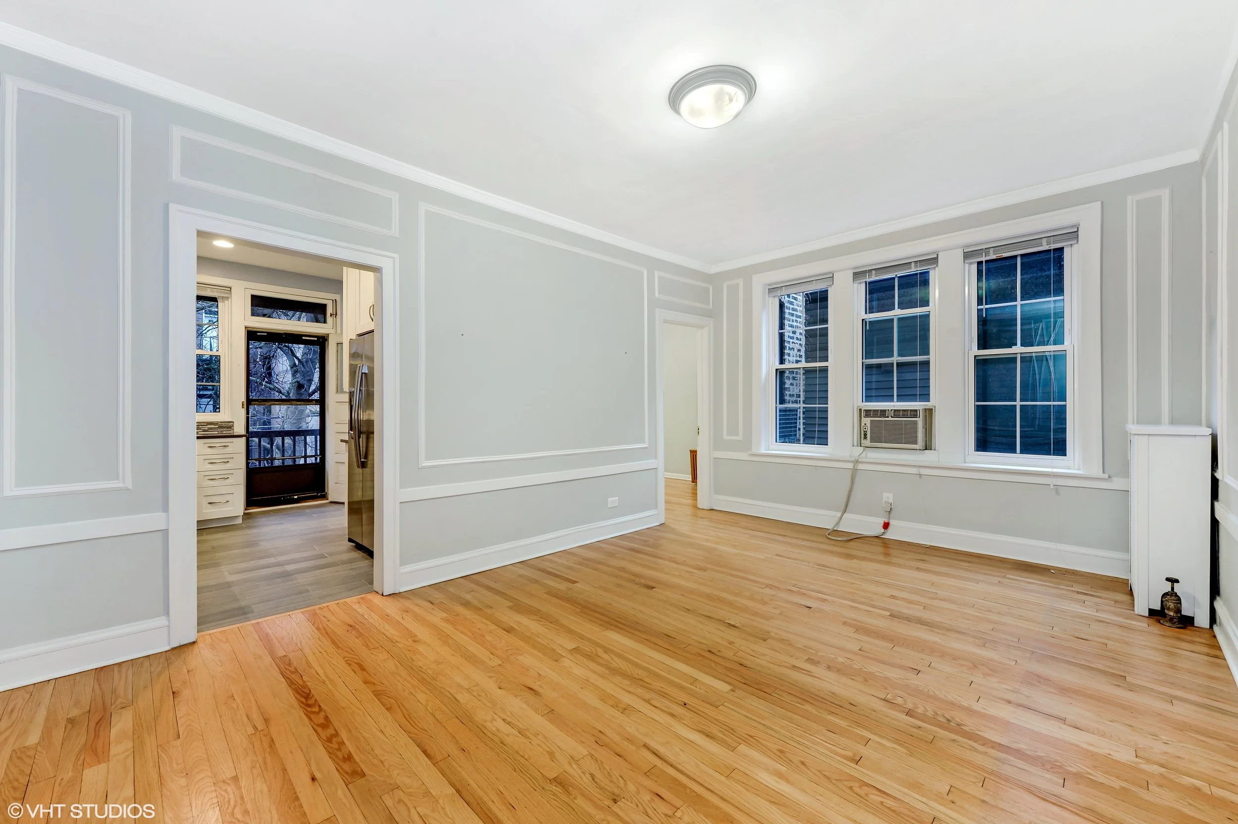 07_644WMelrose_Unit2E_2_DiningRoom_HiRes.jpg