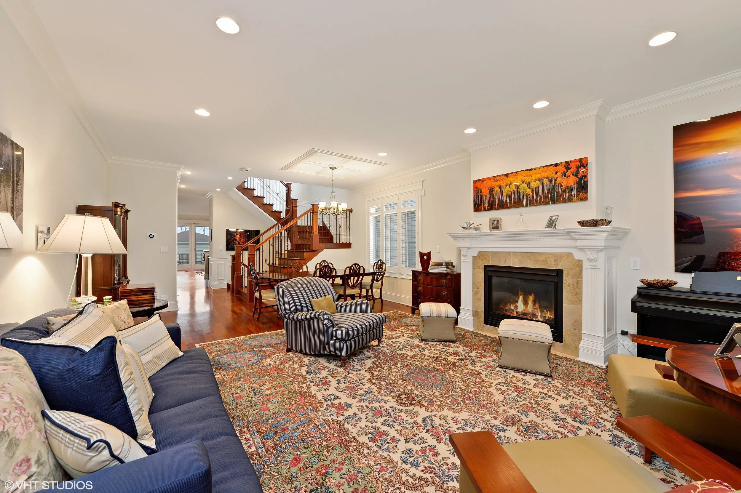 02_3212SouthThroopSt_165_LivingRoom_HiRes.jpg