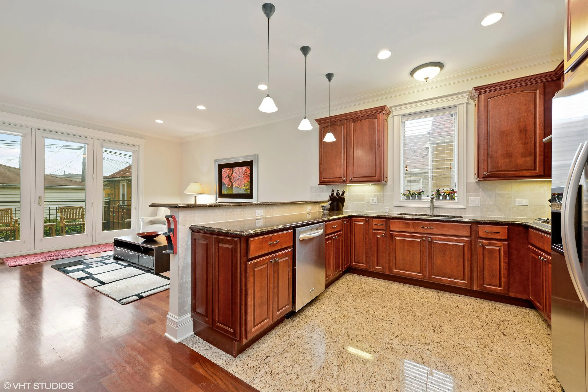 05_3212SouthThroopSt_177_Kitchen_HiRes.jpg