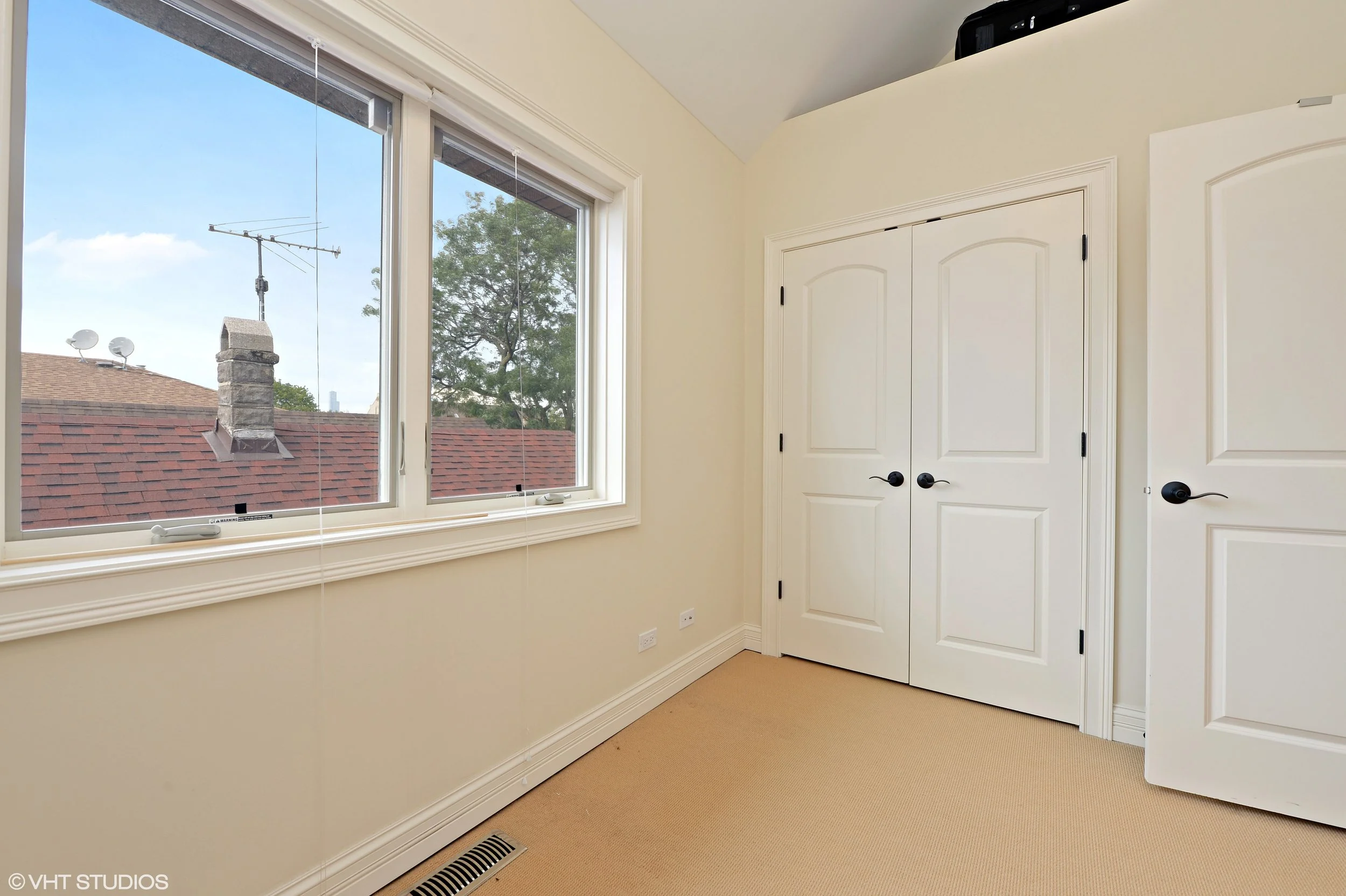 15_3212SouthThroopSt_154_3rdBedroom_HiRes.jpg