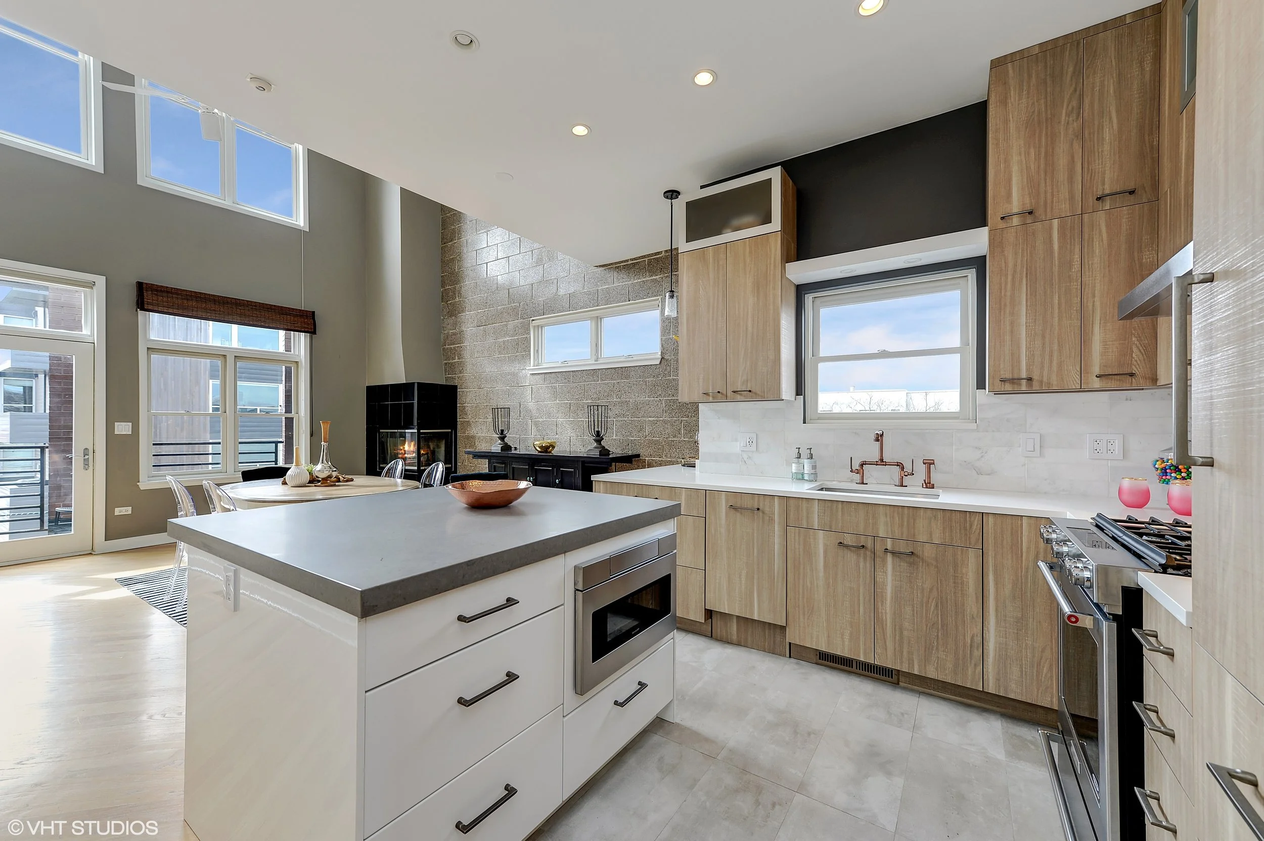 03_1745NorthClybournAve_3N_177_Kitchen_HiRes.jpg