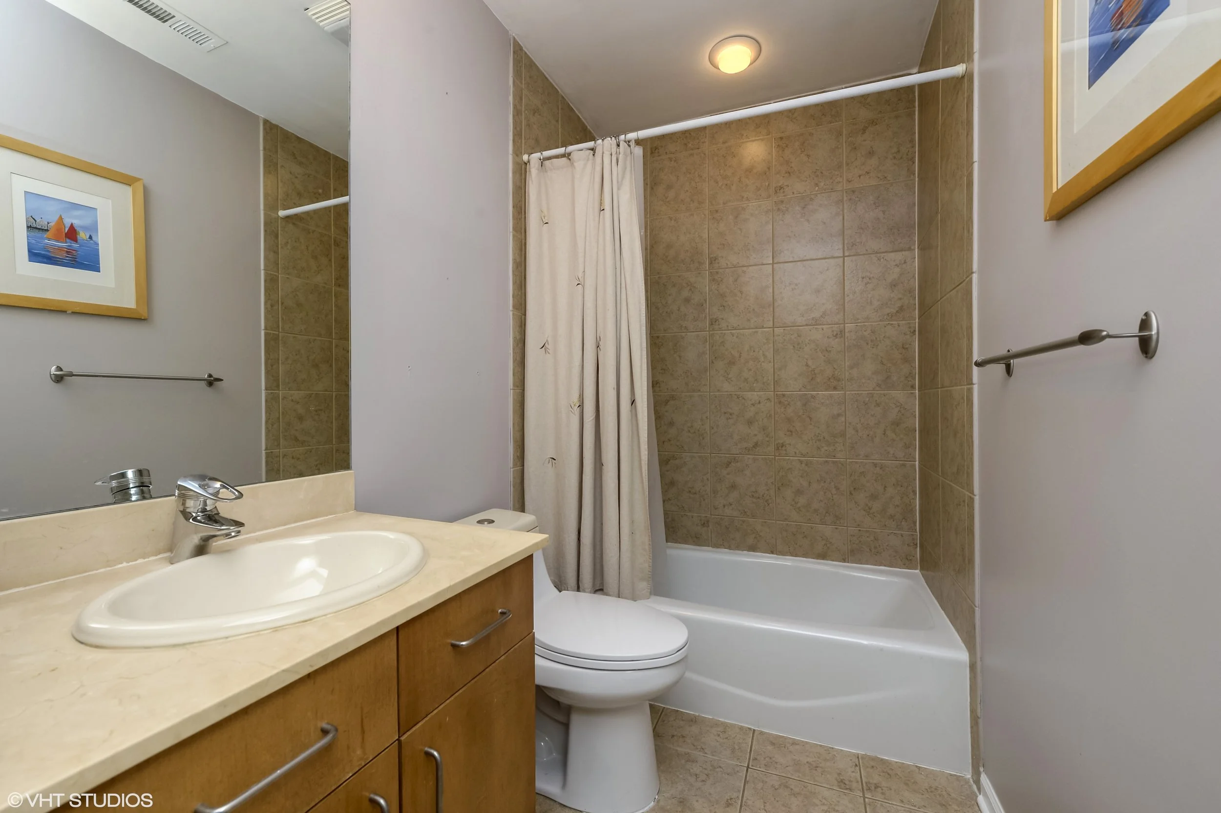 16_1317WestBelmontAve_9_2ndBathroom_HiRes.jpg