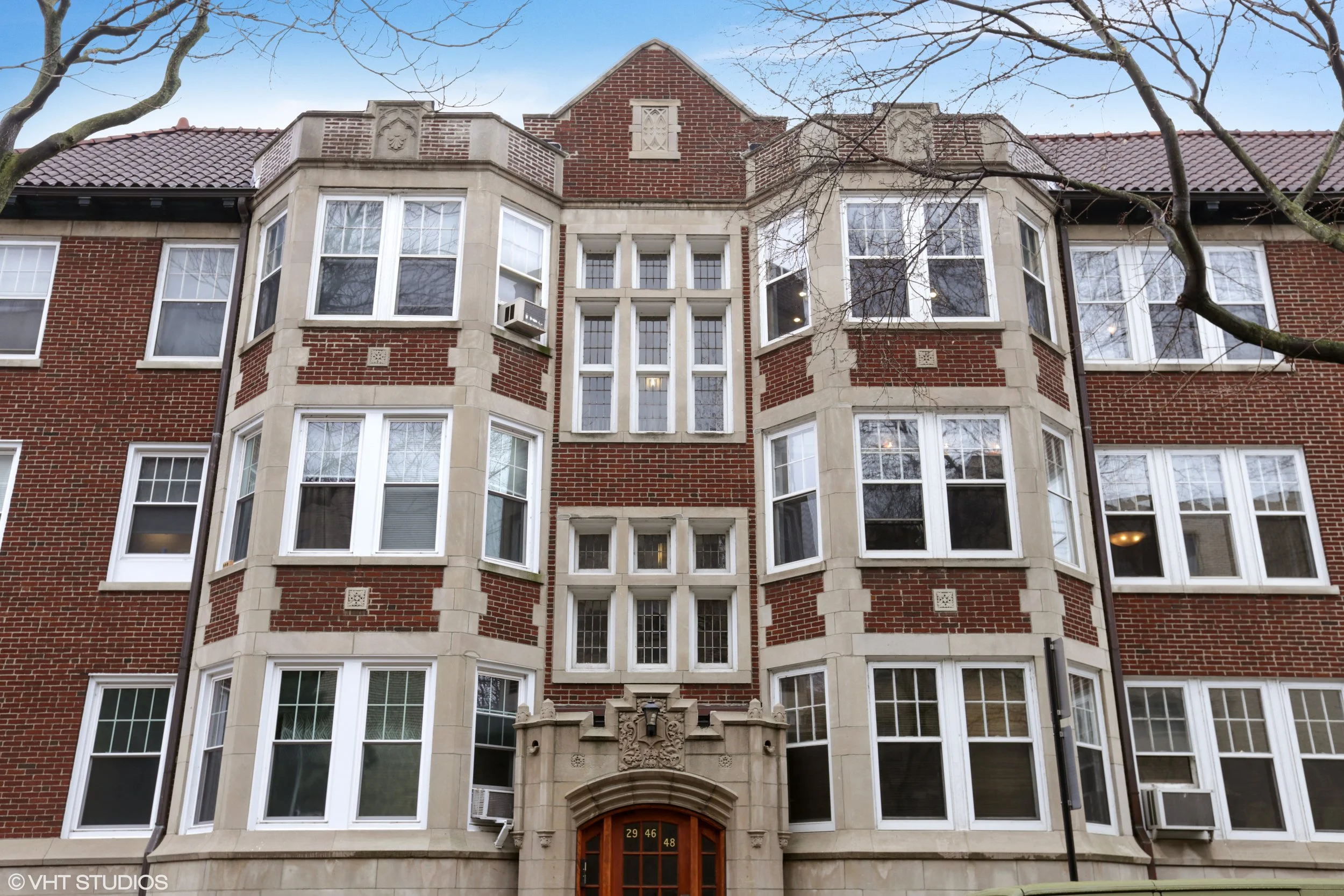 01_2948NorthPineGroveAve_2_57_FrontView_HiRes.jpg