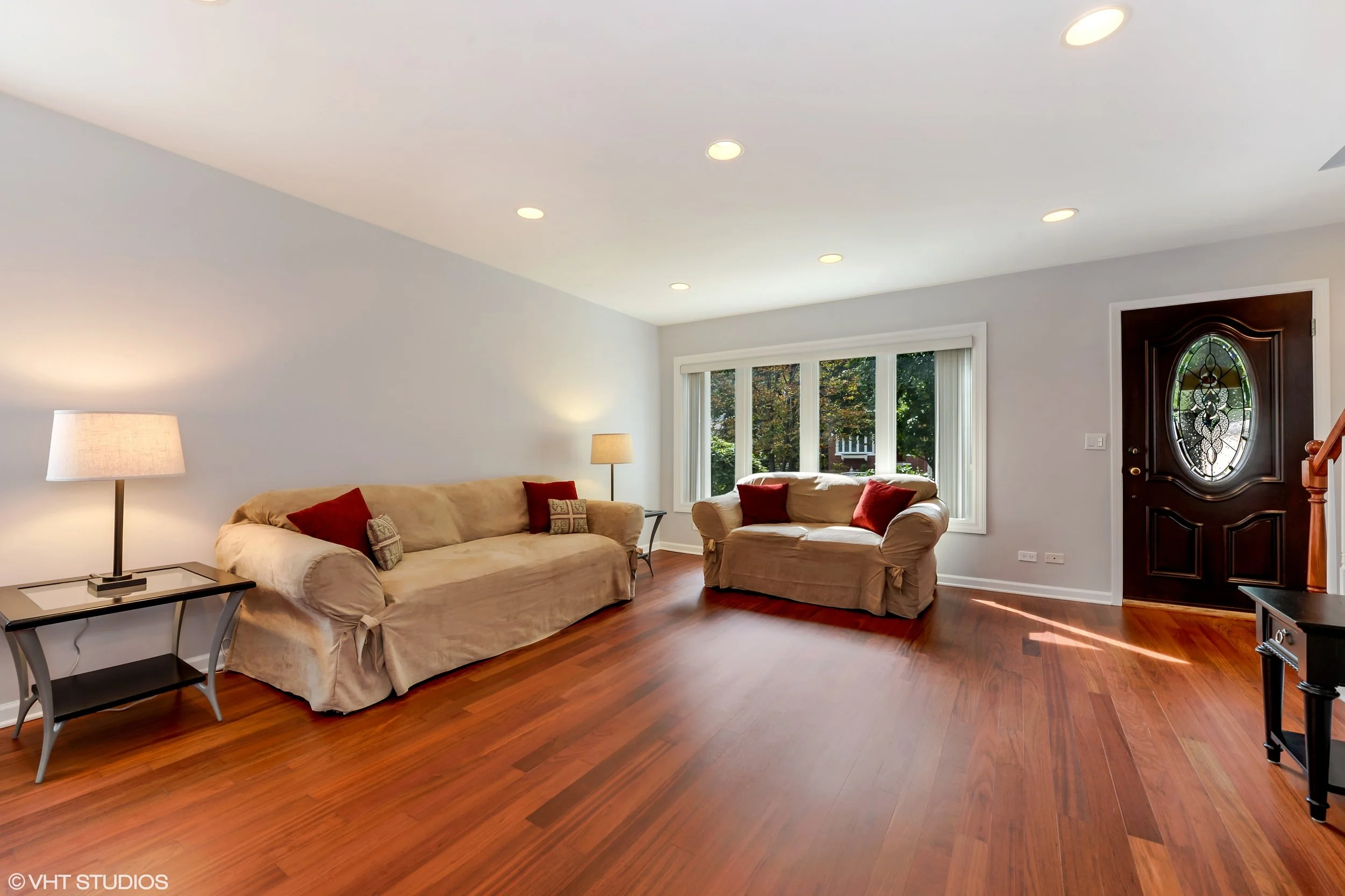 02_6075NorthNaplesAve_1_LivingRoom_HiRes.jpg