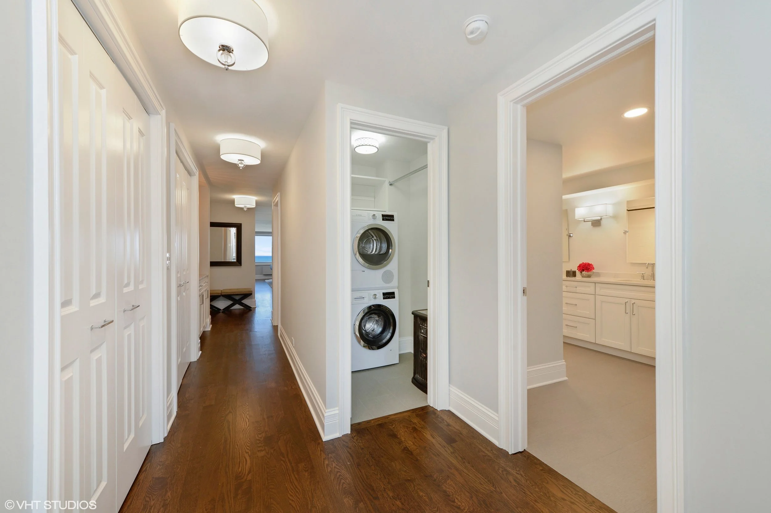 11_1440NorthLakeShoreDr_18EF_6_Hallway_HiRes.jpg