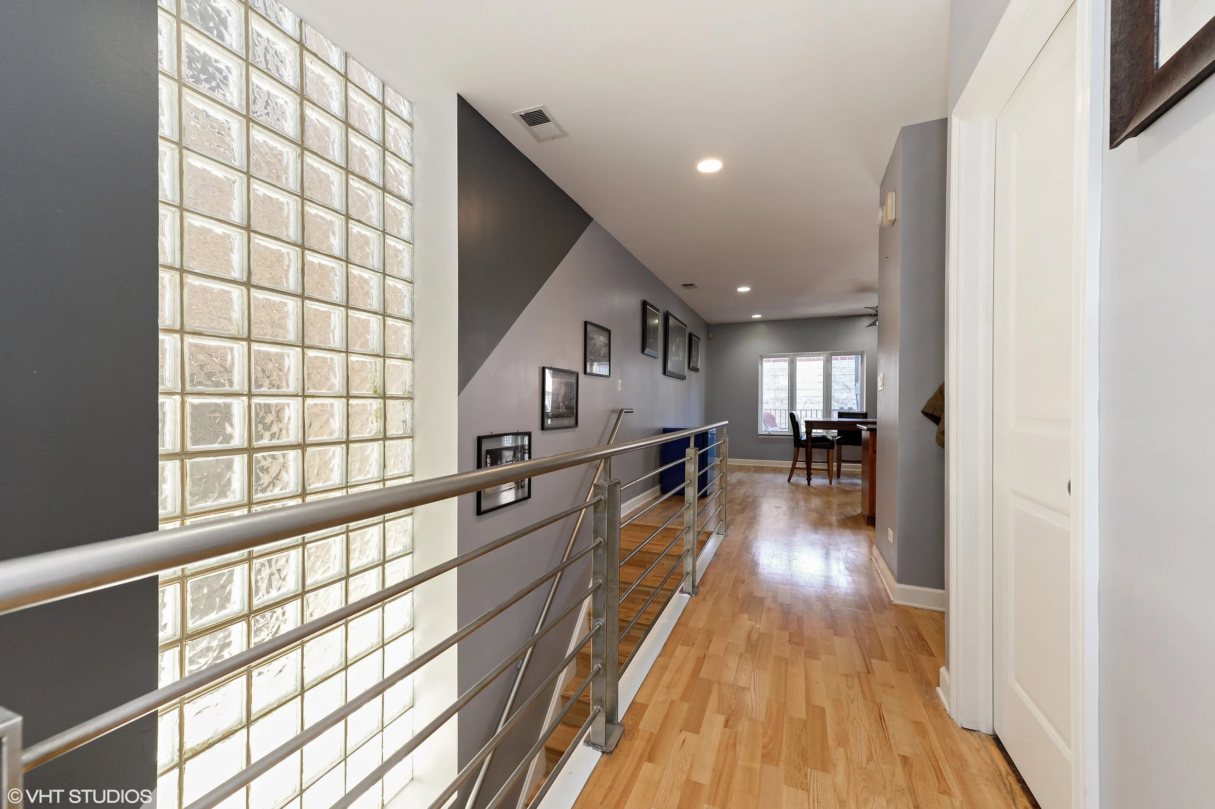 07_1342WestGrenshawSt_1_6_Hallway_HiRes.jpg